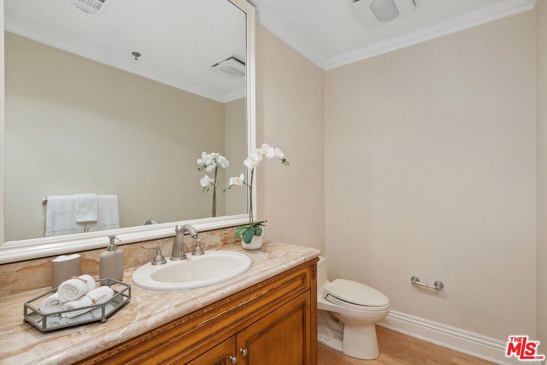 Los Angeles, California, 90049, United States, 3 Bedrooms Bedrooms, ,3 BathroomsBathrooms,Residential,For Sale,1876158