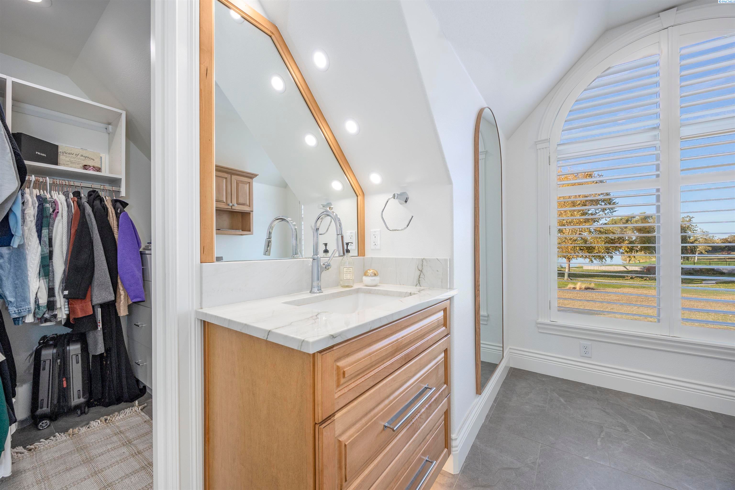 Pasco, Washington, 99301, United States, 4 Bedrooms Bedrooms, ,4 BathroomsBathrooms,Residential,For Sale,1974870