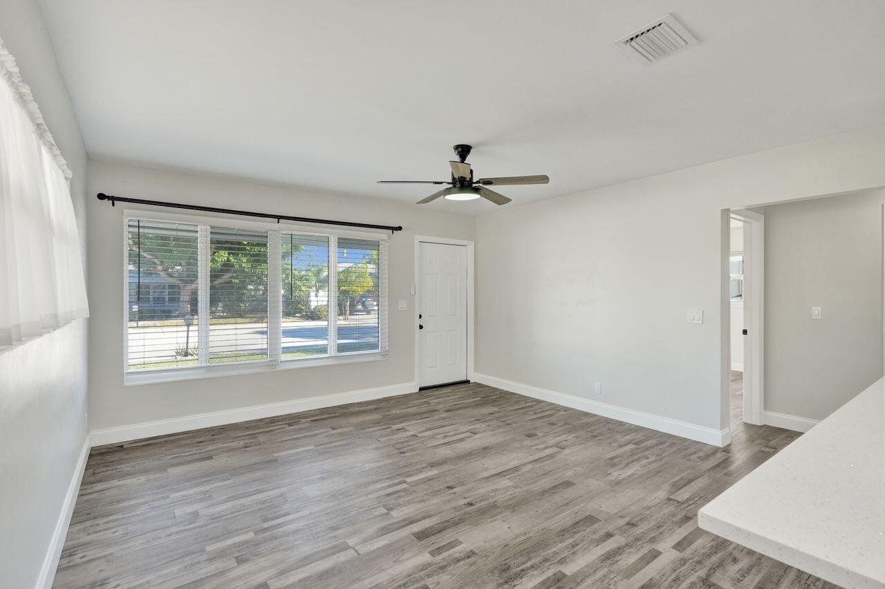 Lake Worth Beach, Florida, 33460, United States, 3 Bedrooms Bedrooms, ,2 BathroomsBathrooms,Residential,For Sale,1992911