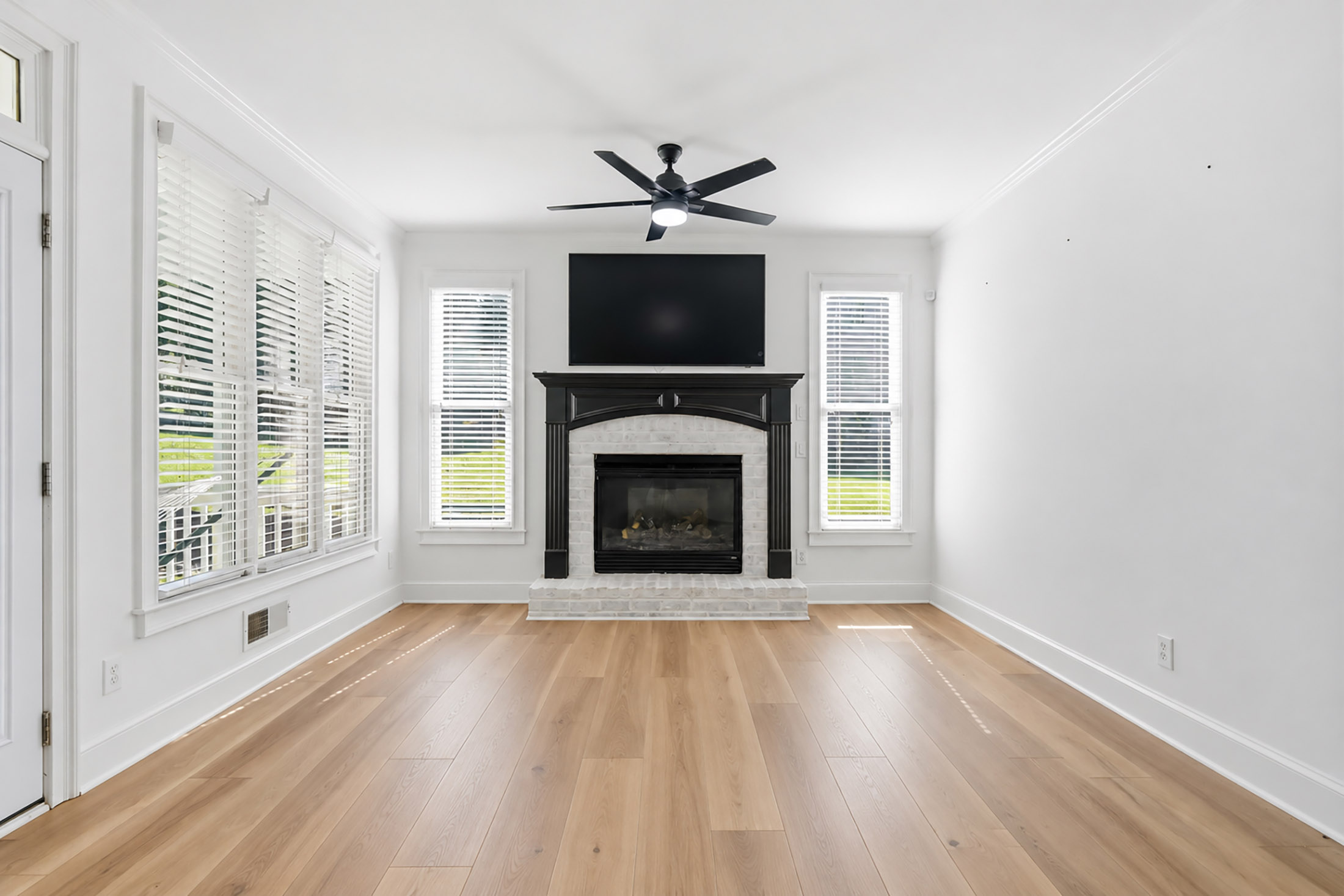  Beautifully Appointed Home in Sought-After Woodmont - 物件實景