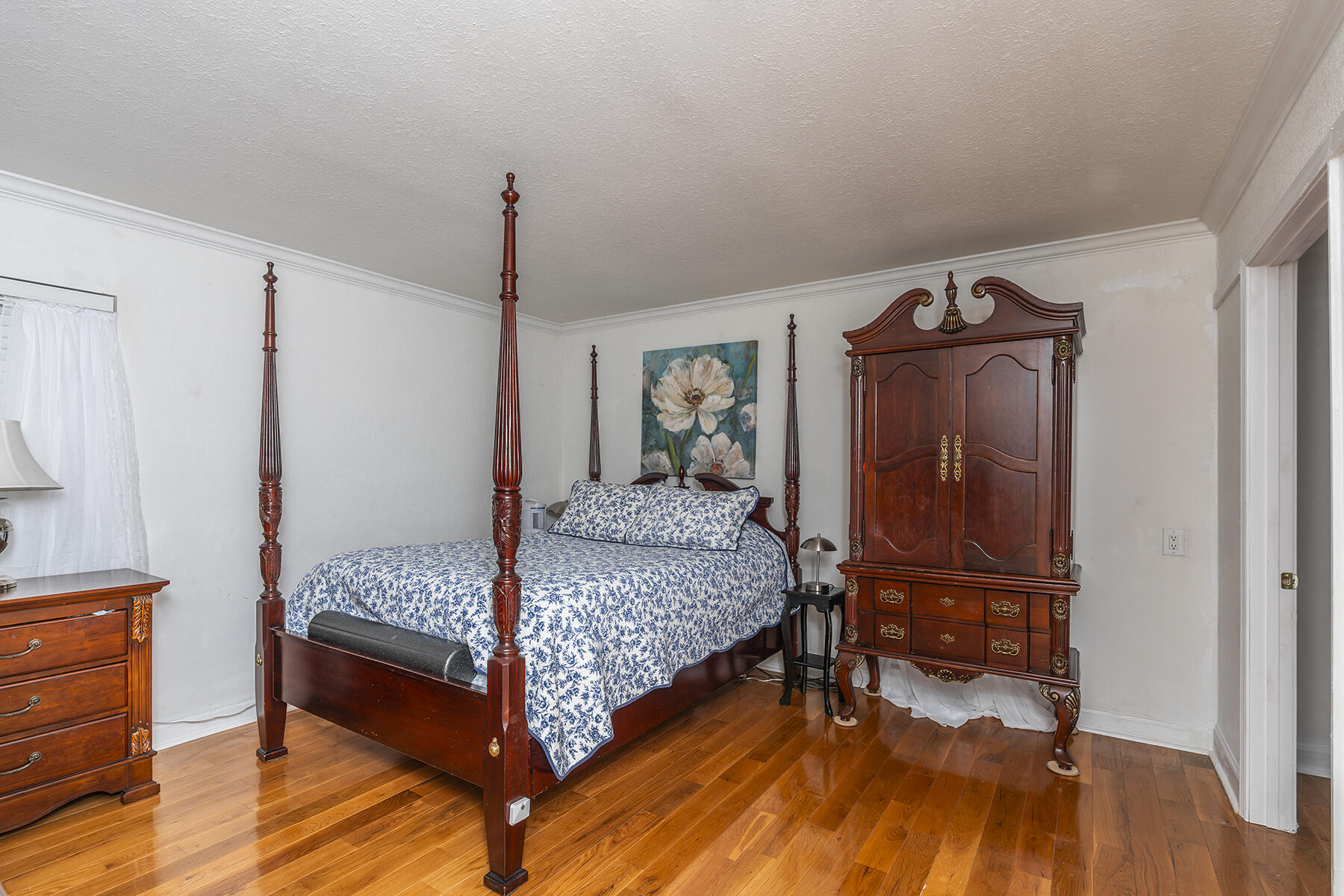 Jeffersonville, Kentucky, 40337, United States, 5 Bedrooms Bedrooms, ,4 BathroomsBathrooms,Residential,For Sale,1989610