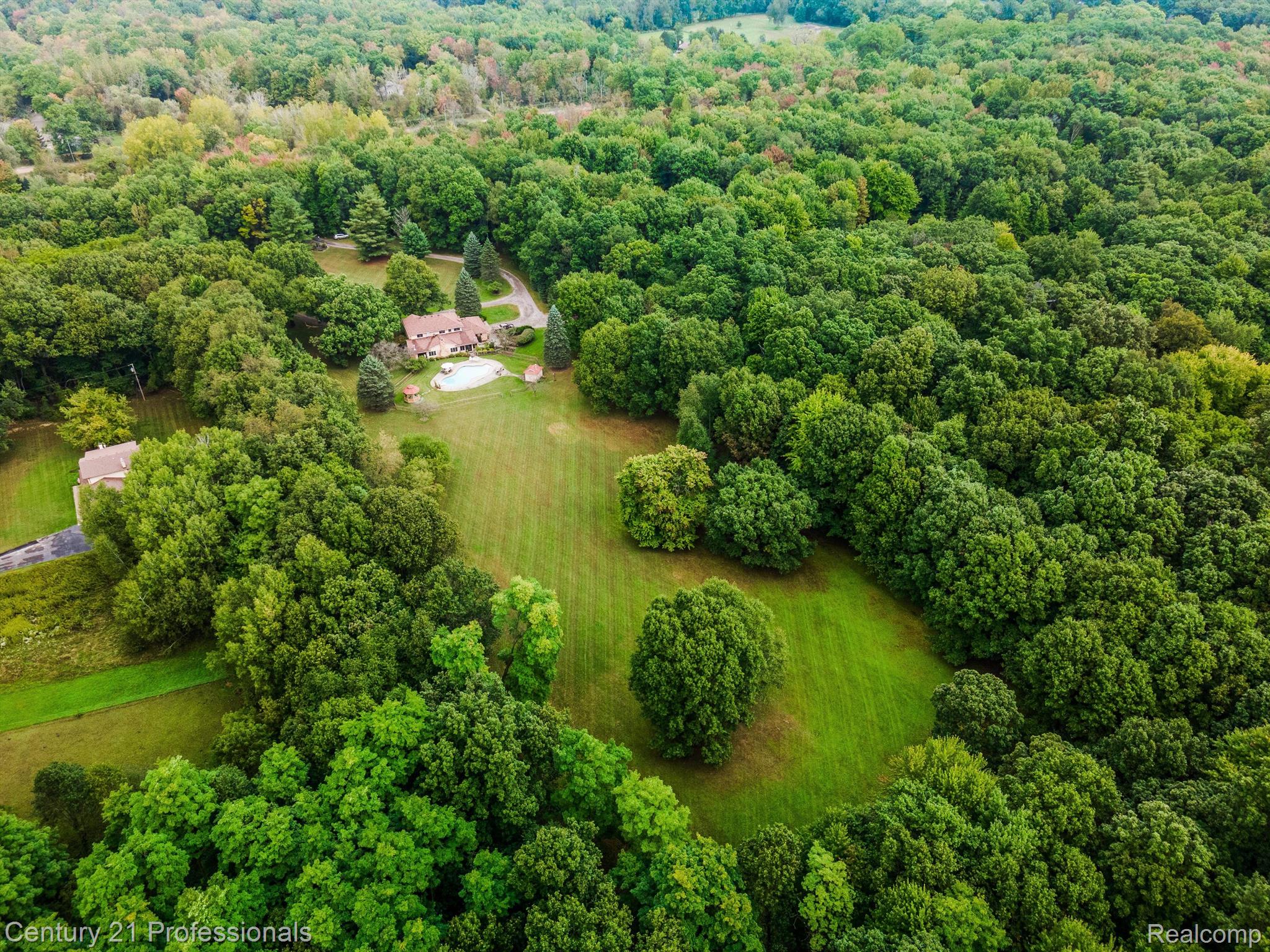 Holly, Michigan, 48442, United States, 4 Bedrooms Bedrooms, ,4 BathroomsBathrooms,Residential,For Sale,1943640