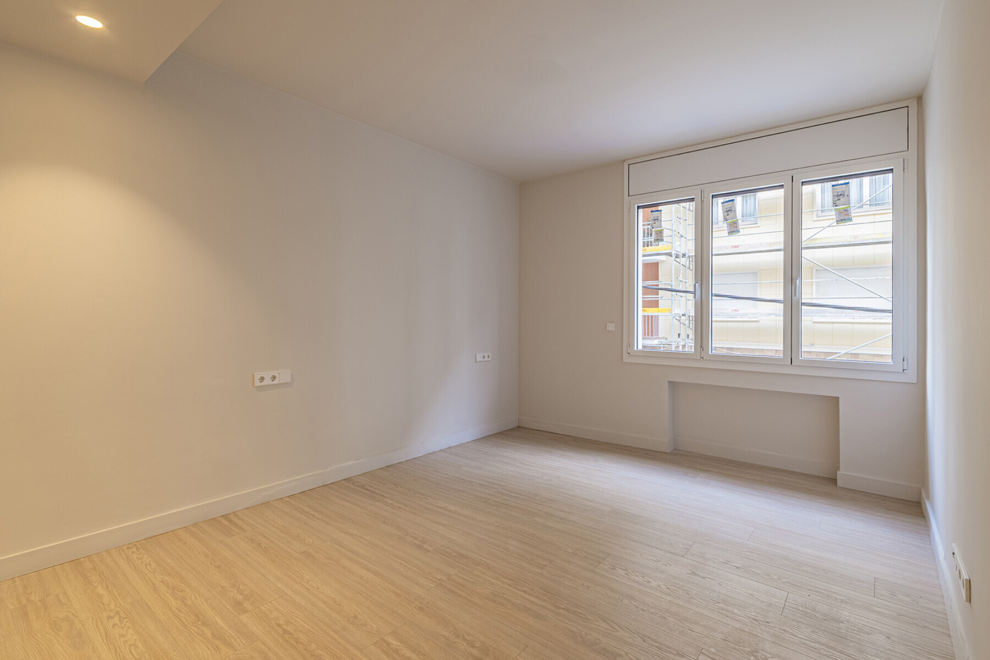  Fantastic renovated apartment with large garden at the living room level - 物件實景