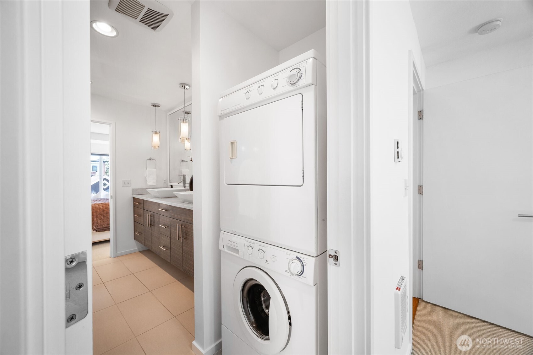 Seattle, Washington, 98112, United States, 3 Bedrooms Bedrooms, ,2 BathroomsBathrooms,Residential,For Sale,1850113