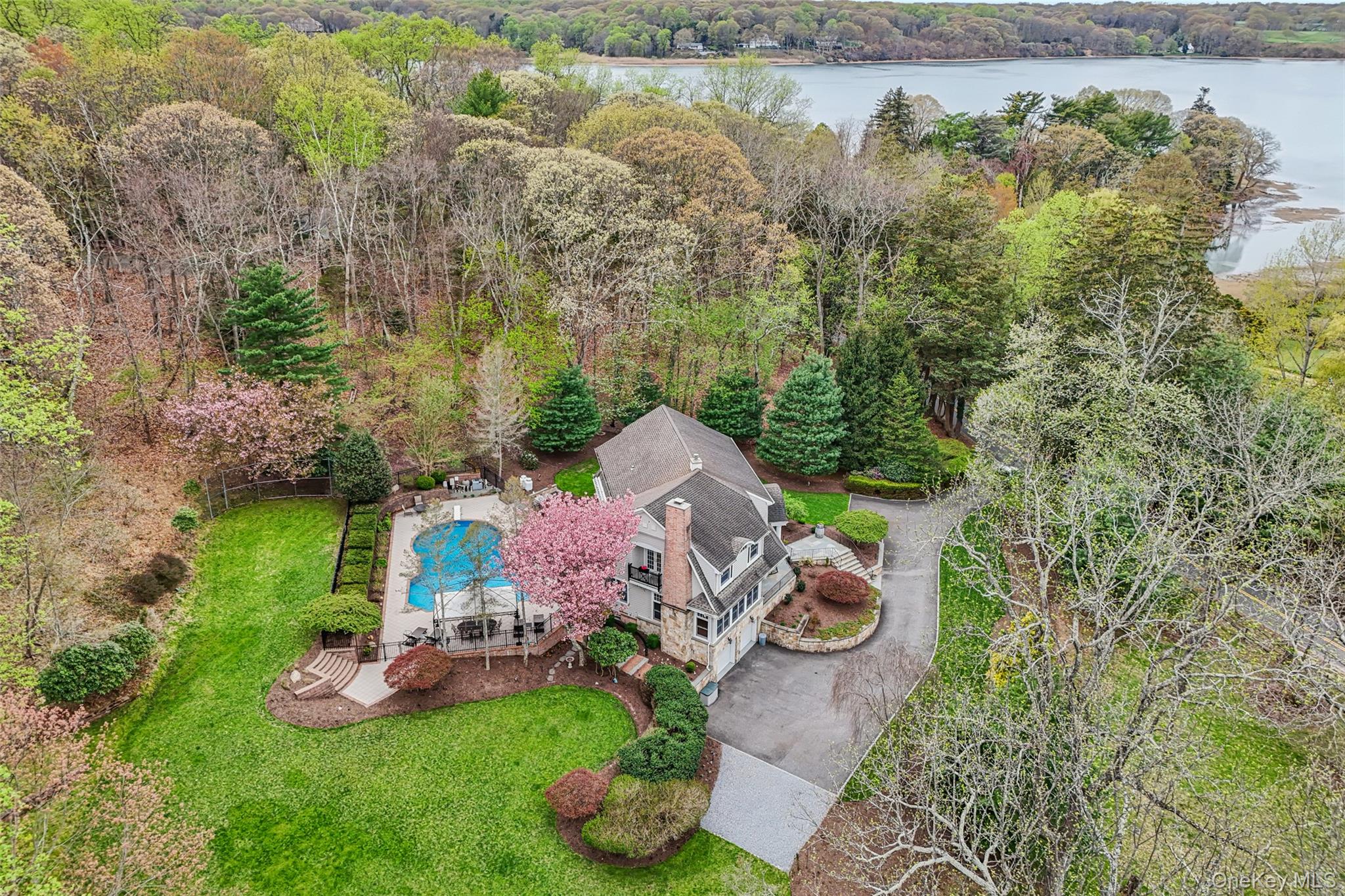  76 Harbor Road, Head Of The Harbor, NY, 11780 - 物件實景