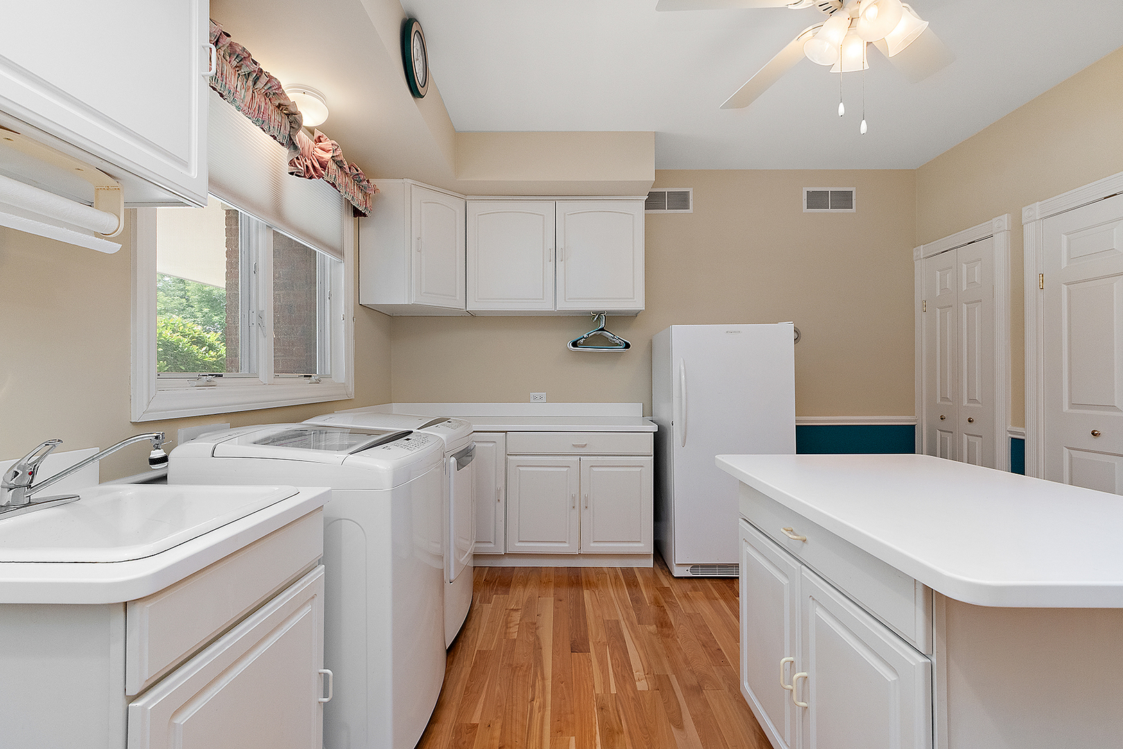 Orland Park, Illinois, 60467, United States, 5 Bedrooms Bedrooms, ,6 BathroomsBathrooms,Residential,For Sale,1976652