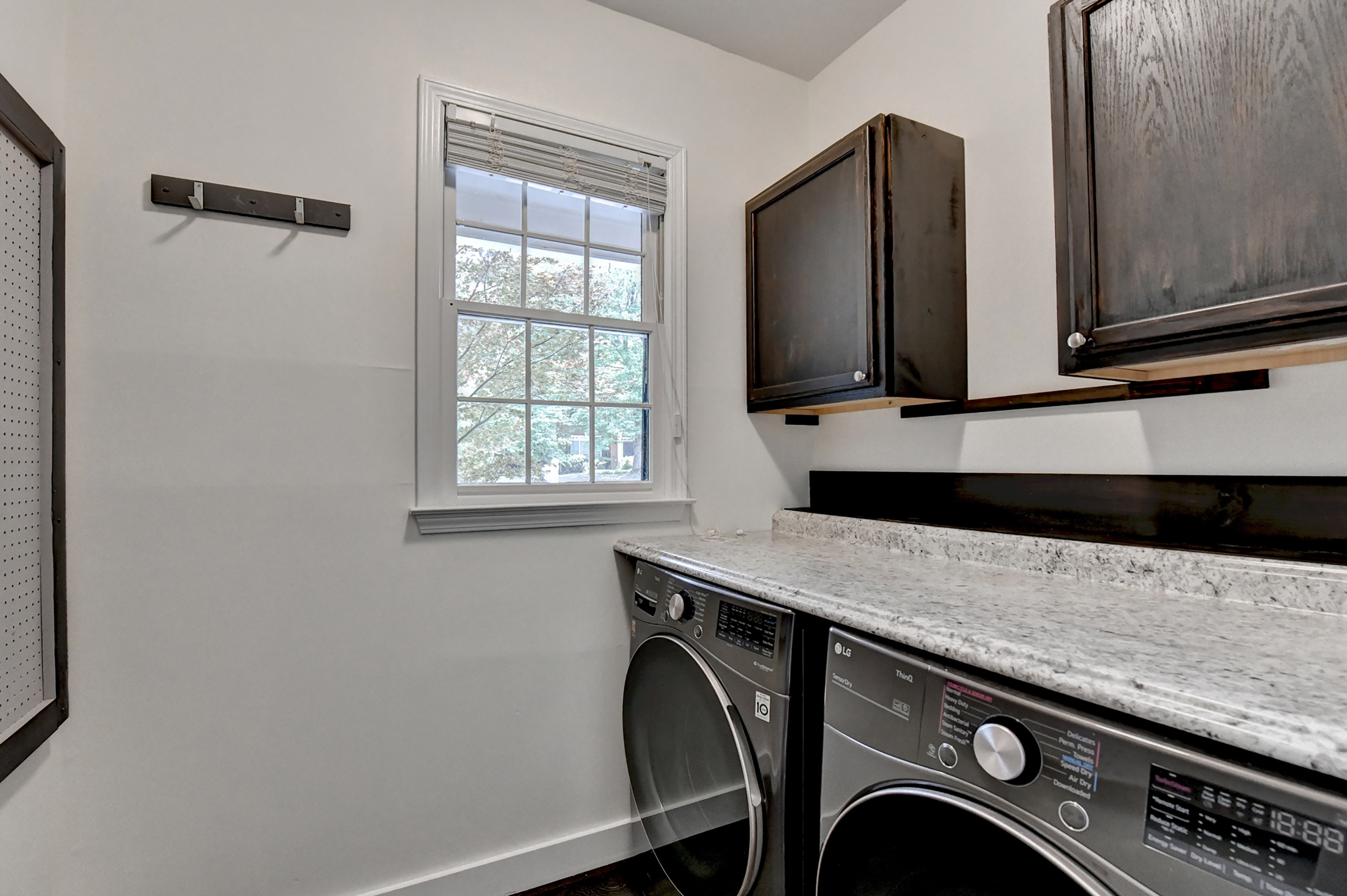  Hard to Find Flat Front Yard with Level Fenced-in Backyard on a Quiet Cul-de-sac - 物件實景