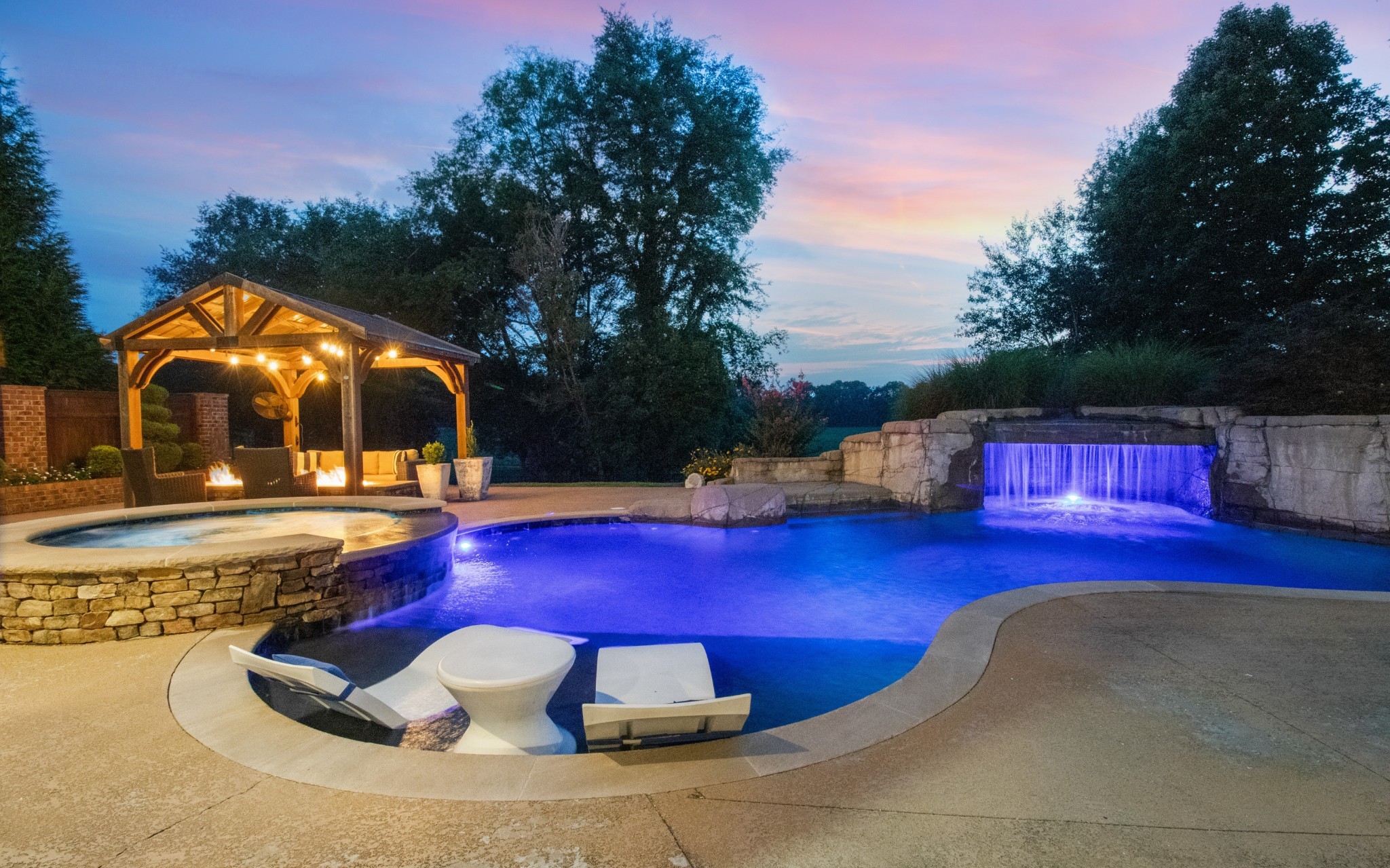 Clarksville, Tennessee, 37043, United States, 4 Bedrooms Bedrooms, ,5 BathroomsBathrooms,Residential,For Sale,1997798