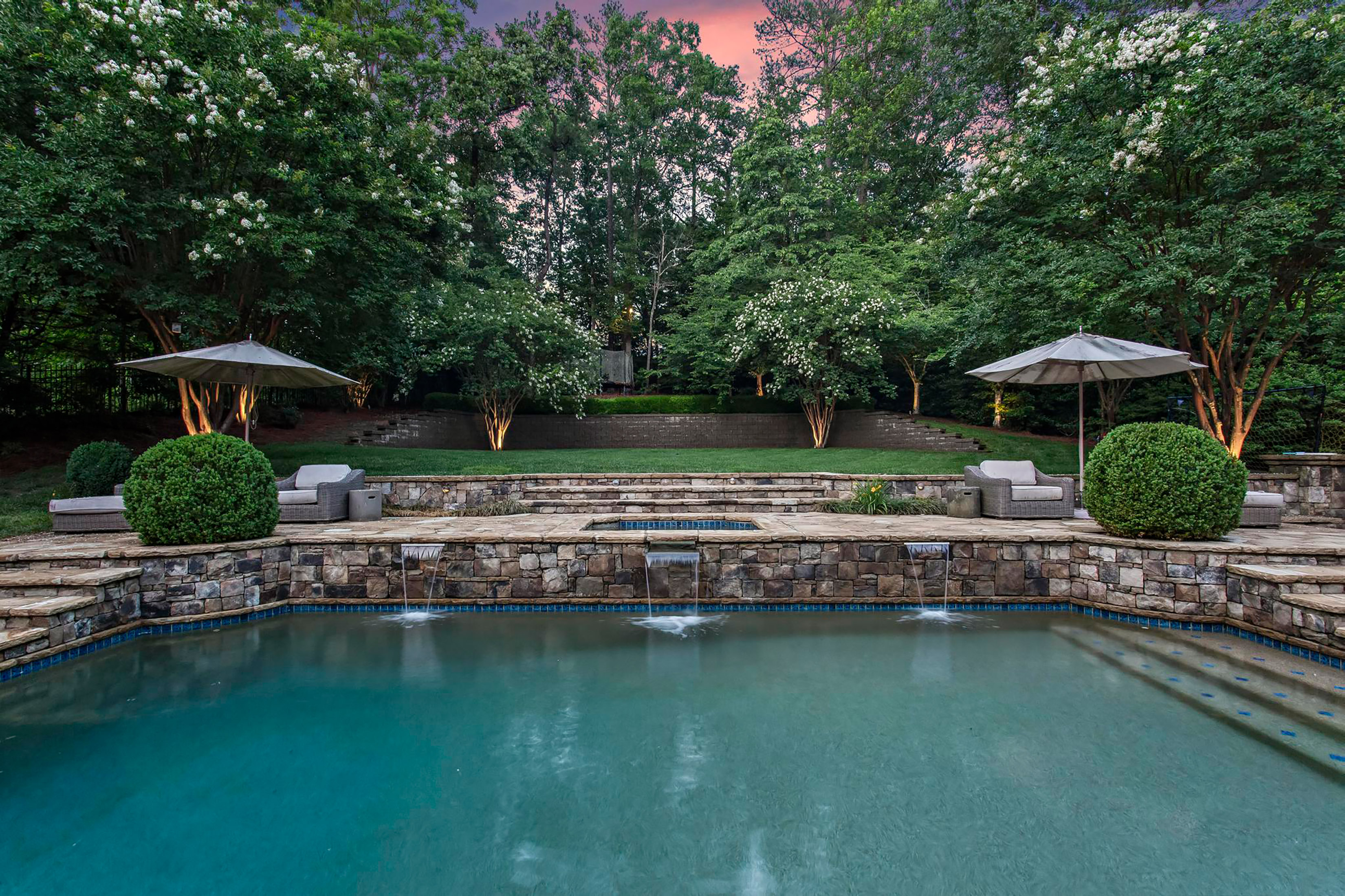  Stunning Custom-designed Home with Exceptional Indoor-Outdoor Living - 物件實景