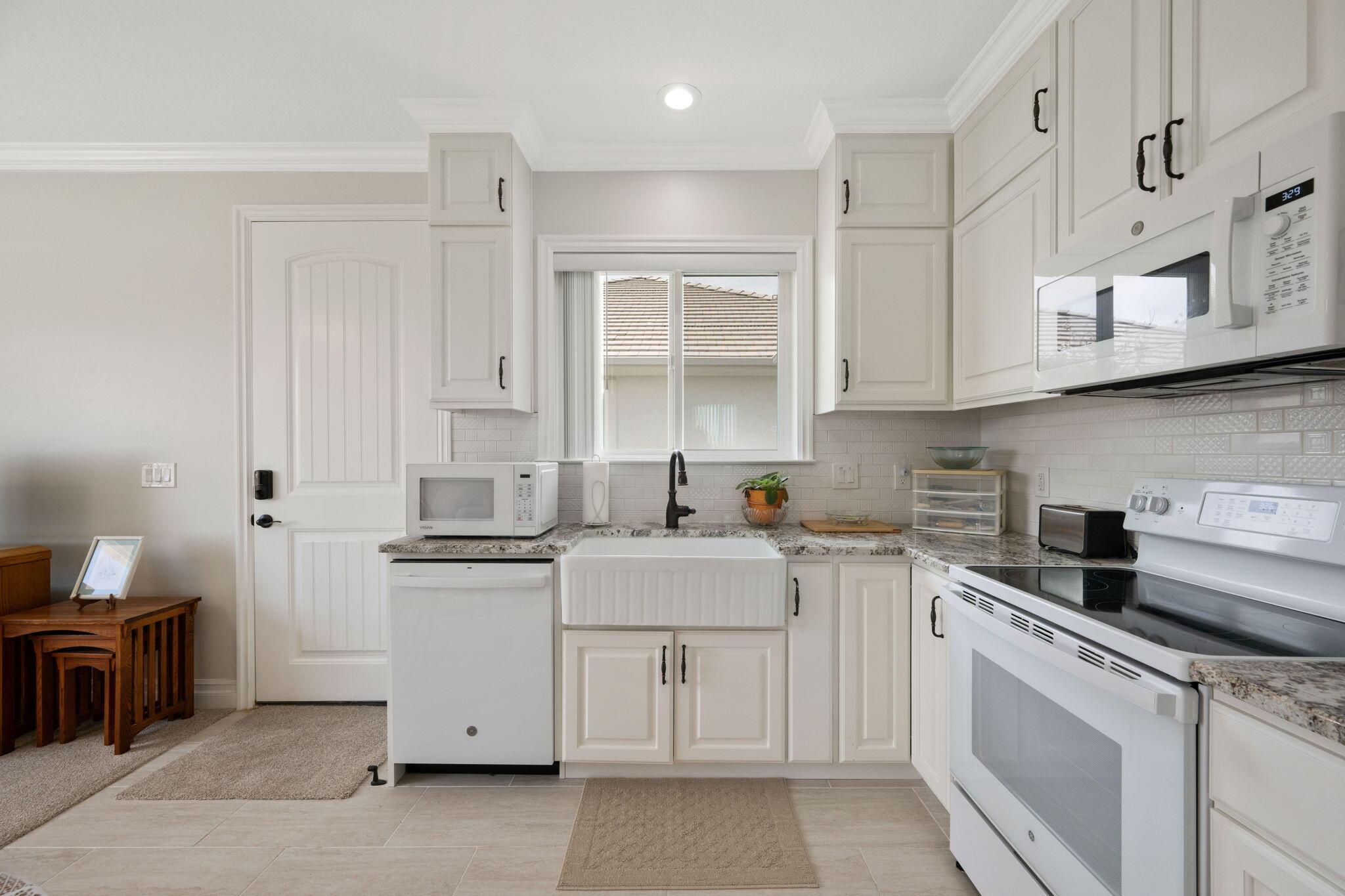 Leeds, Utah, 84746, United States, 5 Bedrooms Bedrooms, ,3 BathroomsBathrooms,Residential,For Sale,1979707