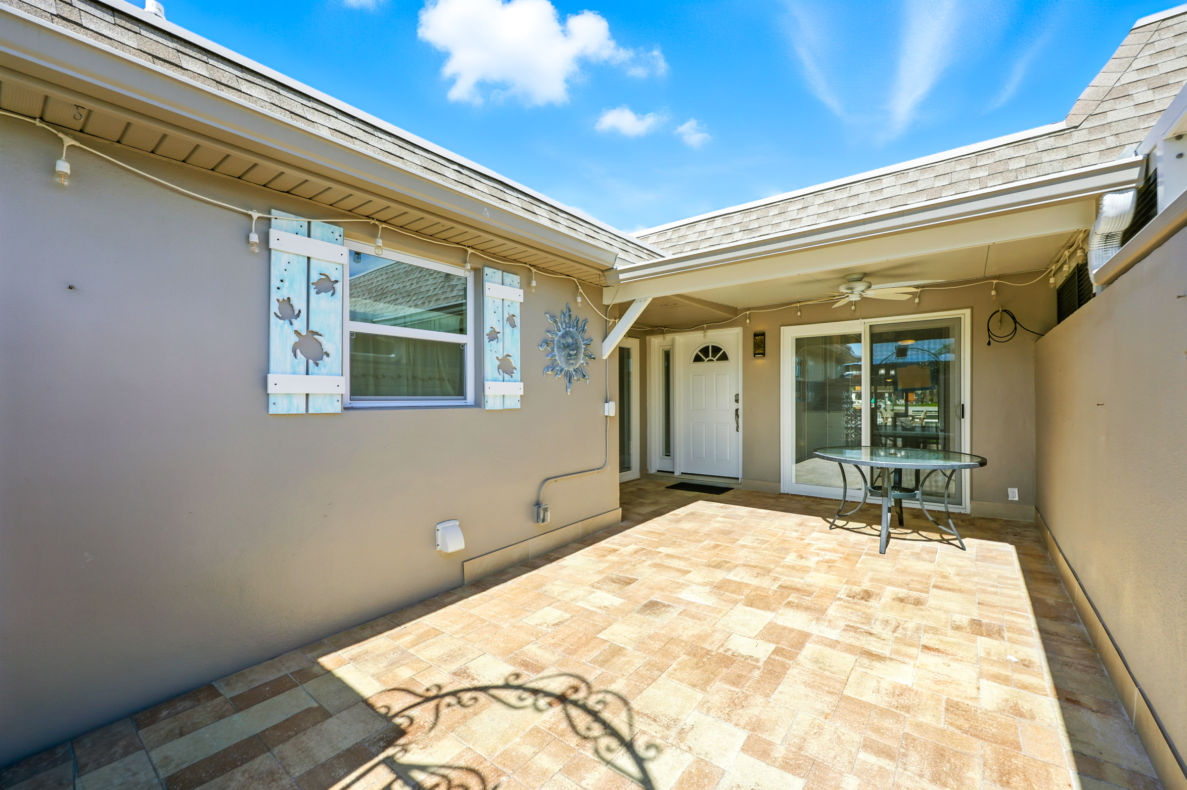 St. Petersburg, Florida, 33708, United States, 2 Bedrooms Bedrooms, ,2 BathroomsBathrooms,Residential,For Sale,1976301