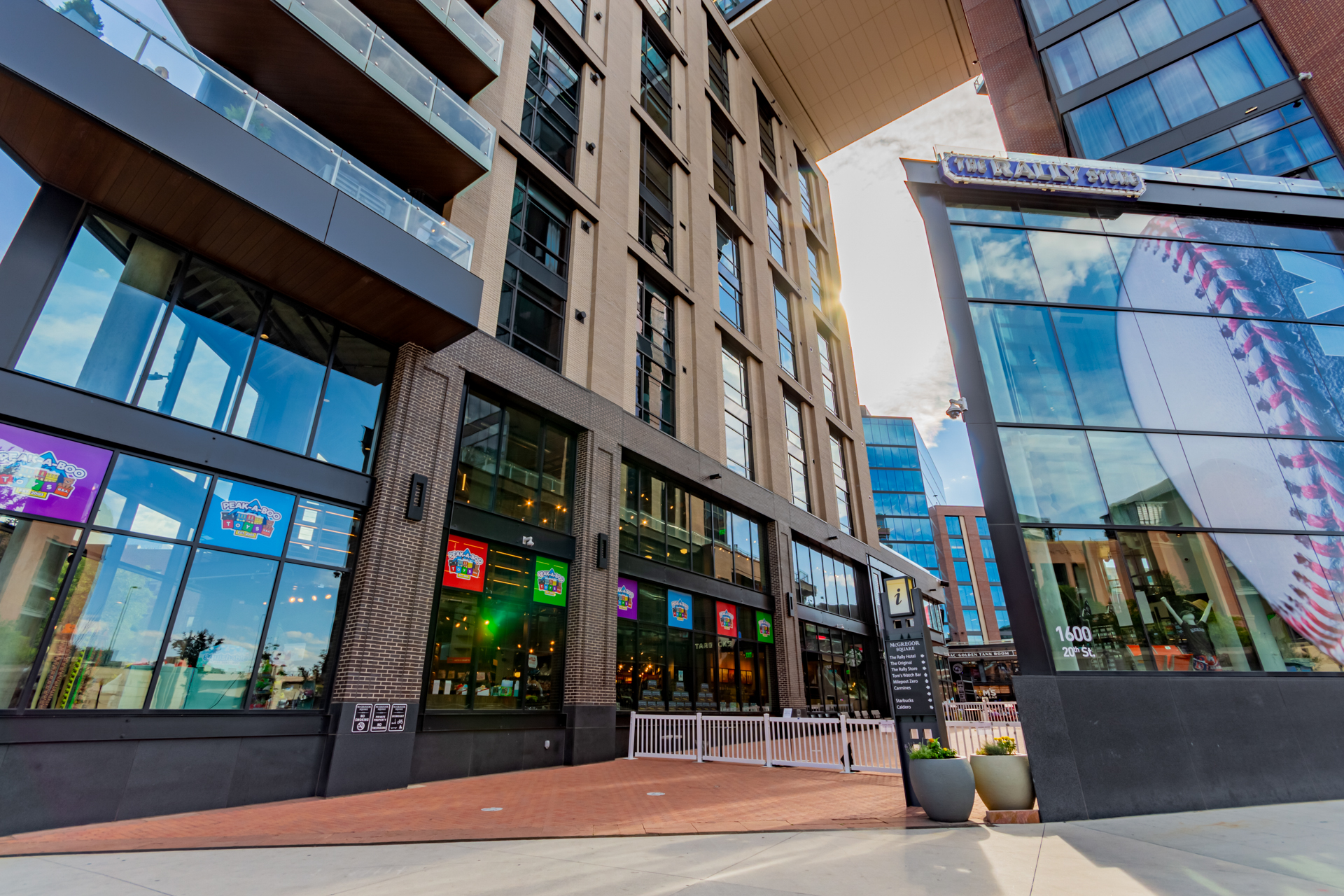  Welcome to luxury living at McGregor Square in the heart of LoDo - 物件實景