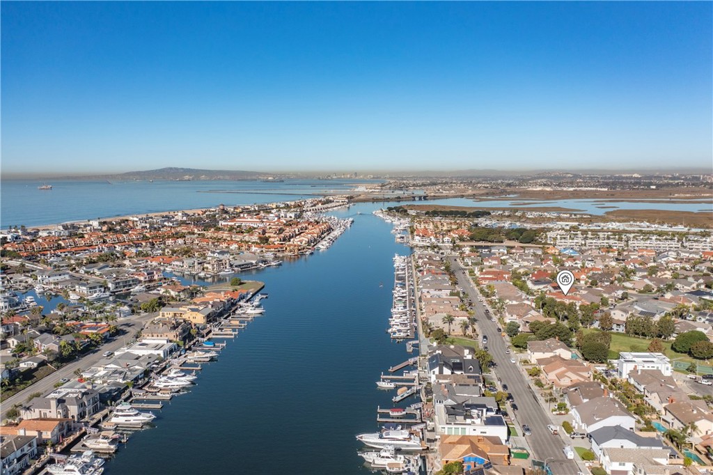 Huntington Beach, California, 92649, United States, 5 Bedrooms Bedrooms, ,5 BathroomsBathrooms,Residential,For Sale,1991081