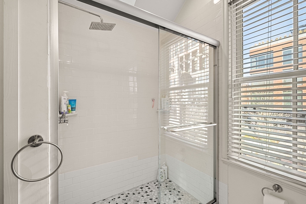 Cambridge, Massachusetts, 02141, United States, 4 Bedrooms Bedrooms, ,3 BathroomsBathrooms,Residential,For Sale,2001905