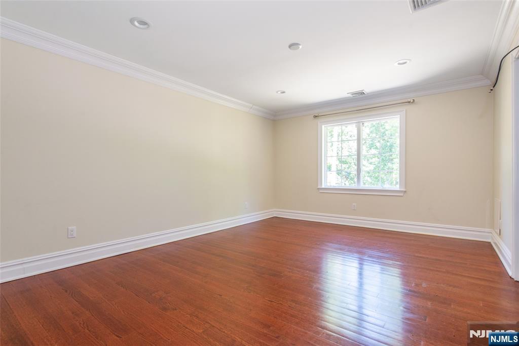 Paramus, New Jersey, 07652, United States, 6 Bedrooms Bedrooms, ,6 BathroomsBathrooms,Residential,For Sale,1947985