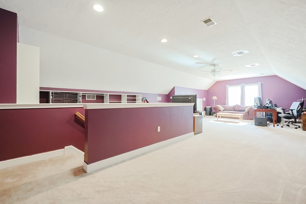 Northbridge, Massachusetts, 01534, United States, 4 Bedrooms Bedrooms, ,2 BathroomsBathrooms,Residential,For Sale,1977320