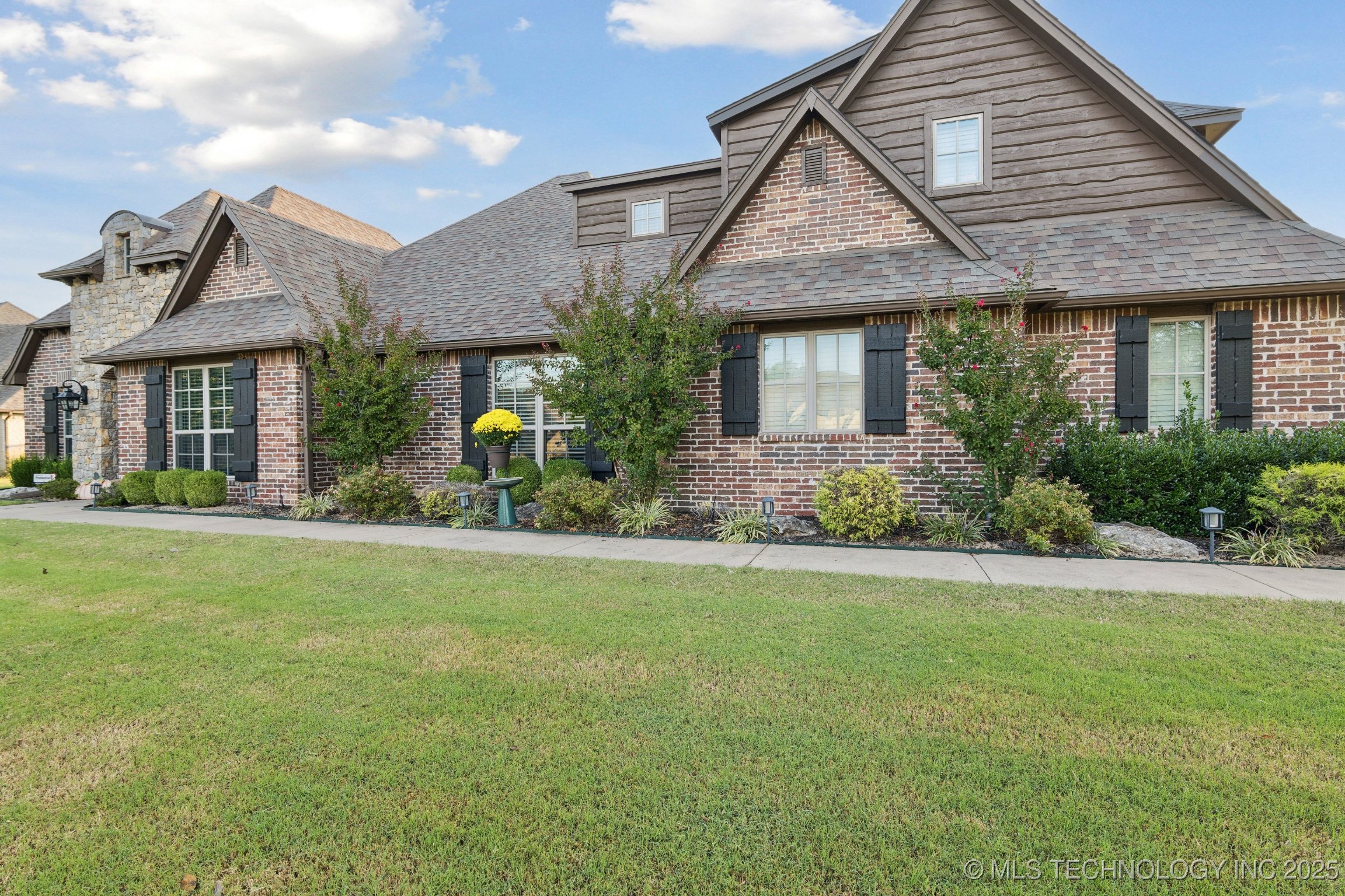 Owasso, Oklahoma, 74055, United States, 4 Bedrooms Bedrooms, ,4 BathroomsBathrooms,Residential,For Sale,1962662