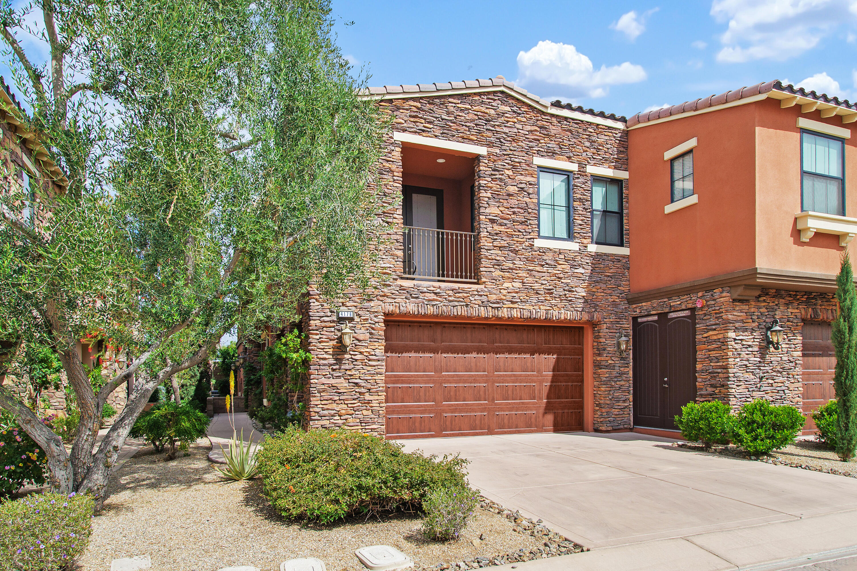 Palm Desert, California, 92260, United States, 2 Bedrooms Bedrooms, ,3 BathroomsBathrooms,Residential,For Sale,1744542