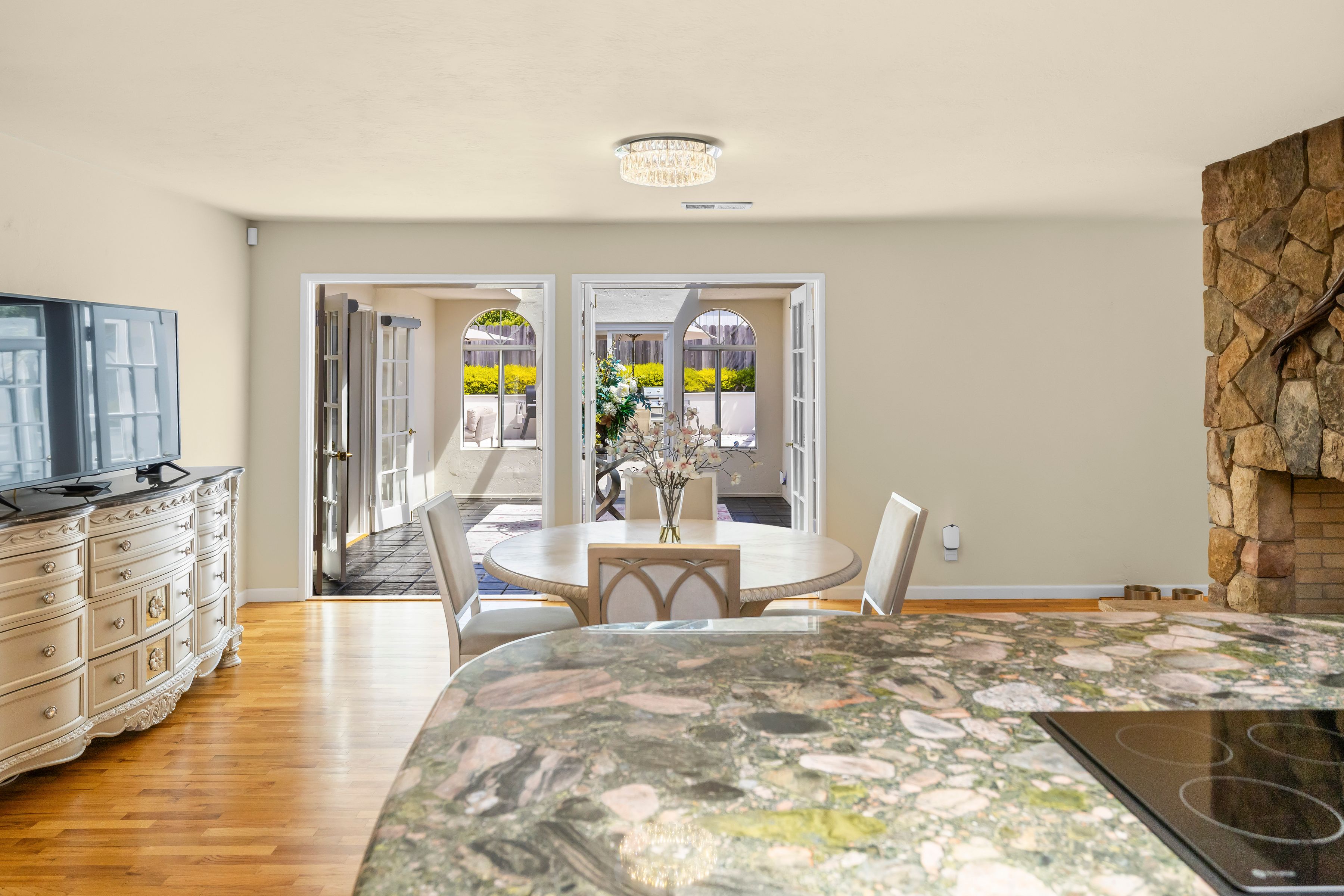  2110 Messina Place, Monterey - 物件實景