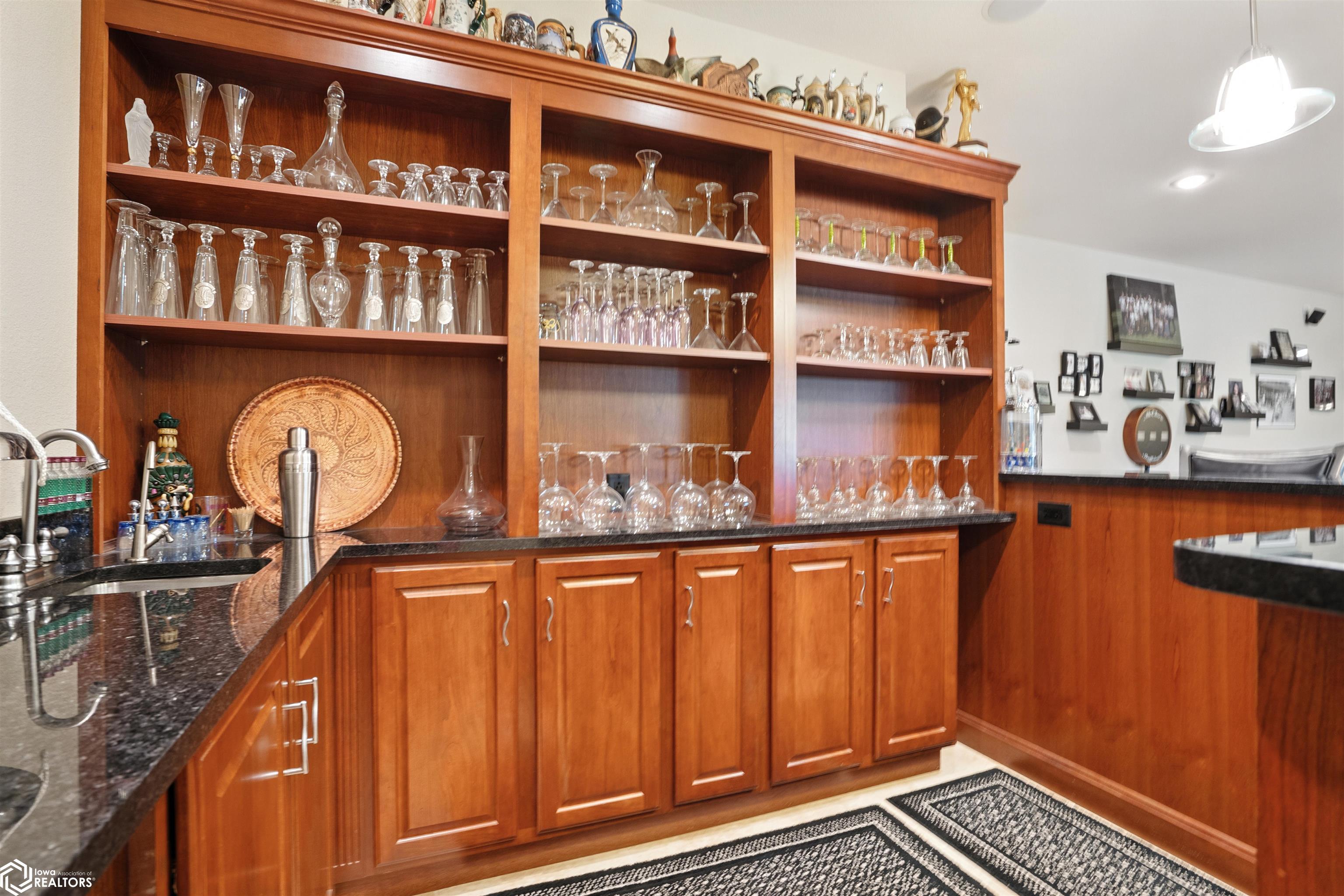 Burlington, Iowa, 52601, United States, 4 Bedrooms Bedrooms, ,5 BathroomsBathrooms,Residential,For Sale,1975547