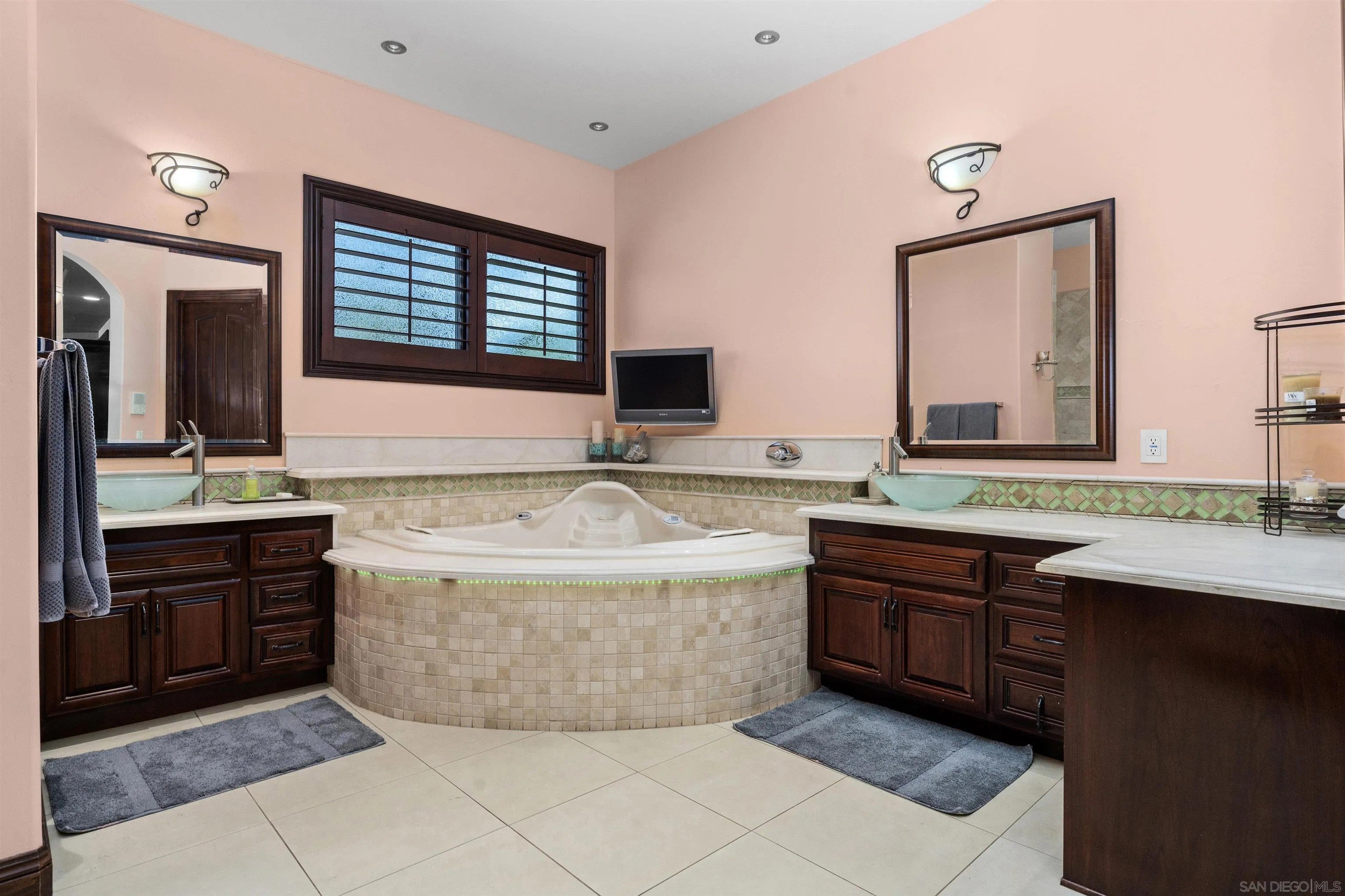 Alpine, California, 91901, United States, 3 Bedrooms Bedrooms, ,5 BathroomsBathrooms,Residential,For Sale,1997111