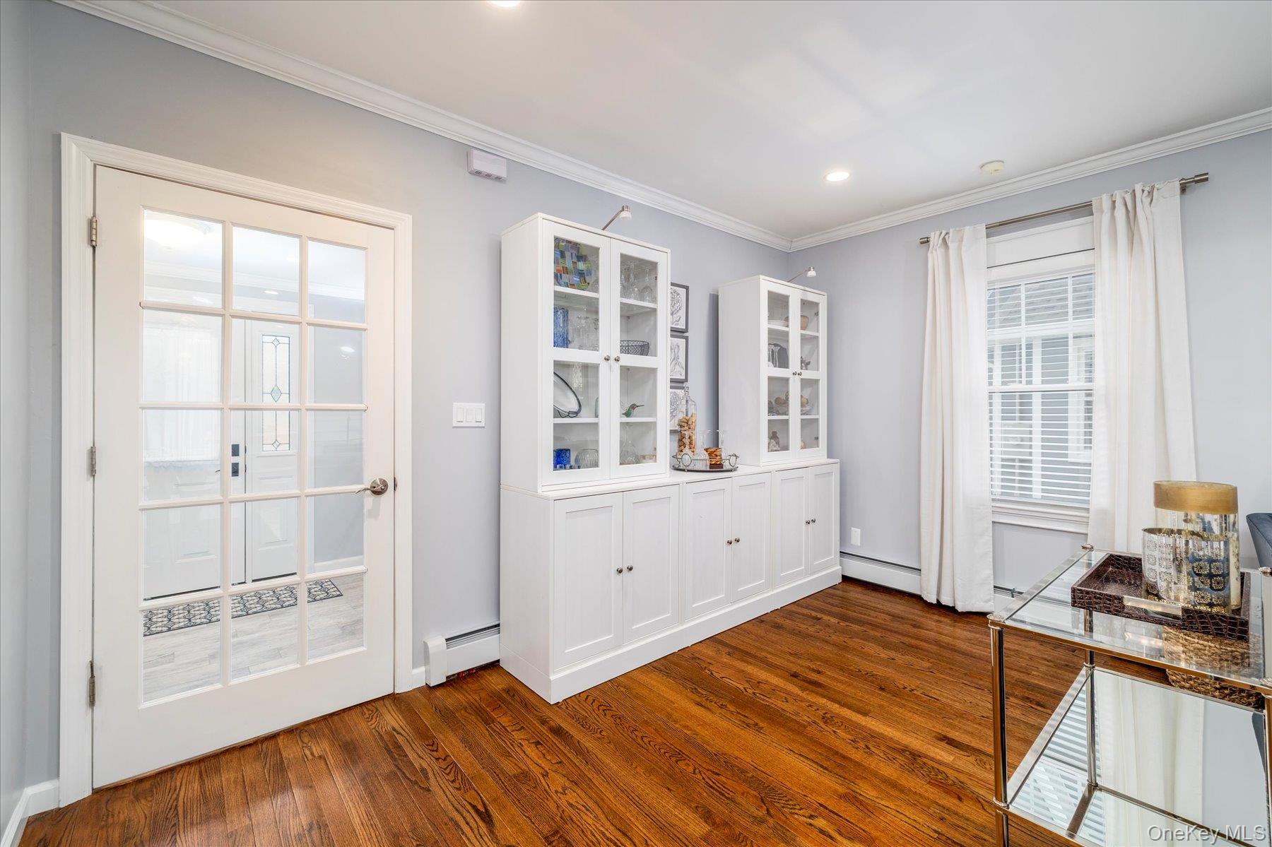 Lynbrook, New York, 11563, United States, 3 Bedrooms Bedrooms, ,2 BathroomsBathrooms,Residential,For Sale,1988362