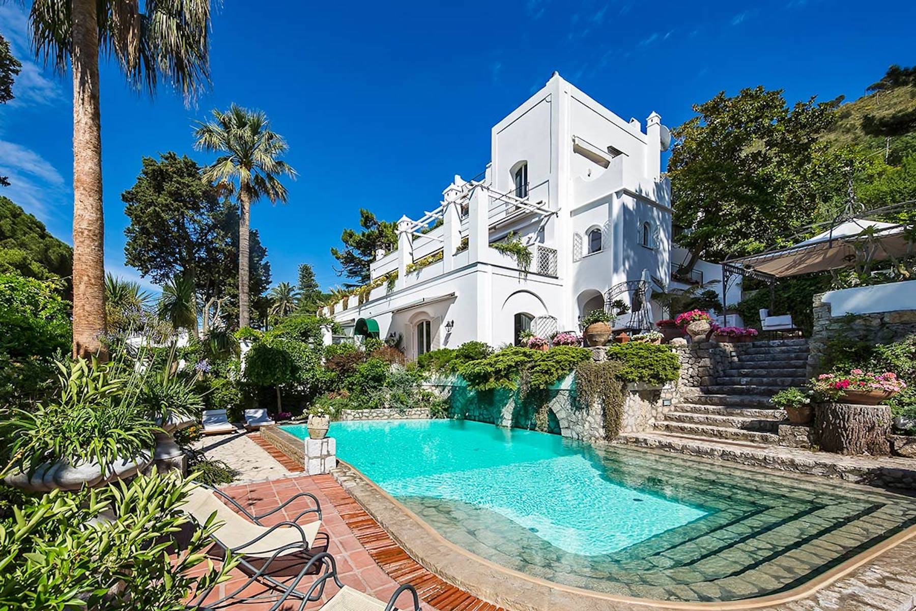Outstanding nineteenth century Villa in enchanting Capri 