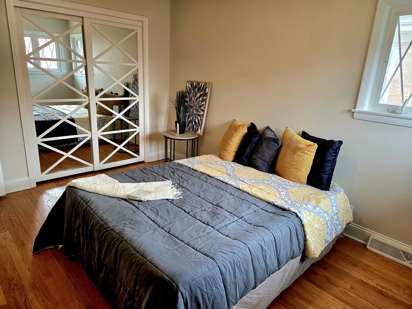 Chicago, Illinois, 60656, United States, 2 Bedrooms Bedrooms, ,2 BathroomsBathrooms,Residential,For Sale,2028341