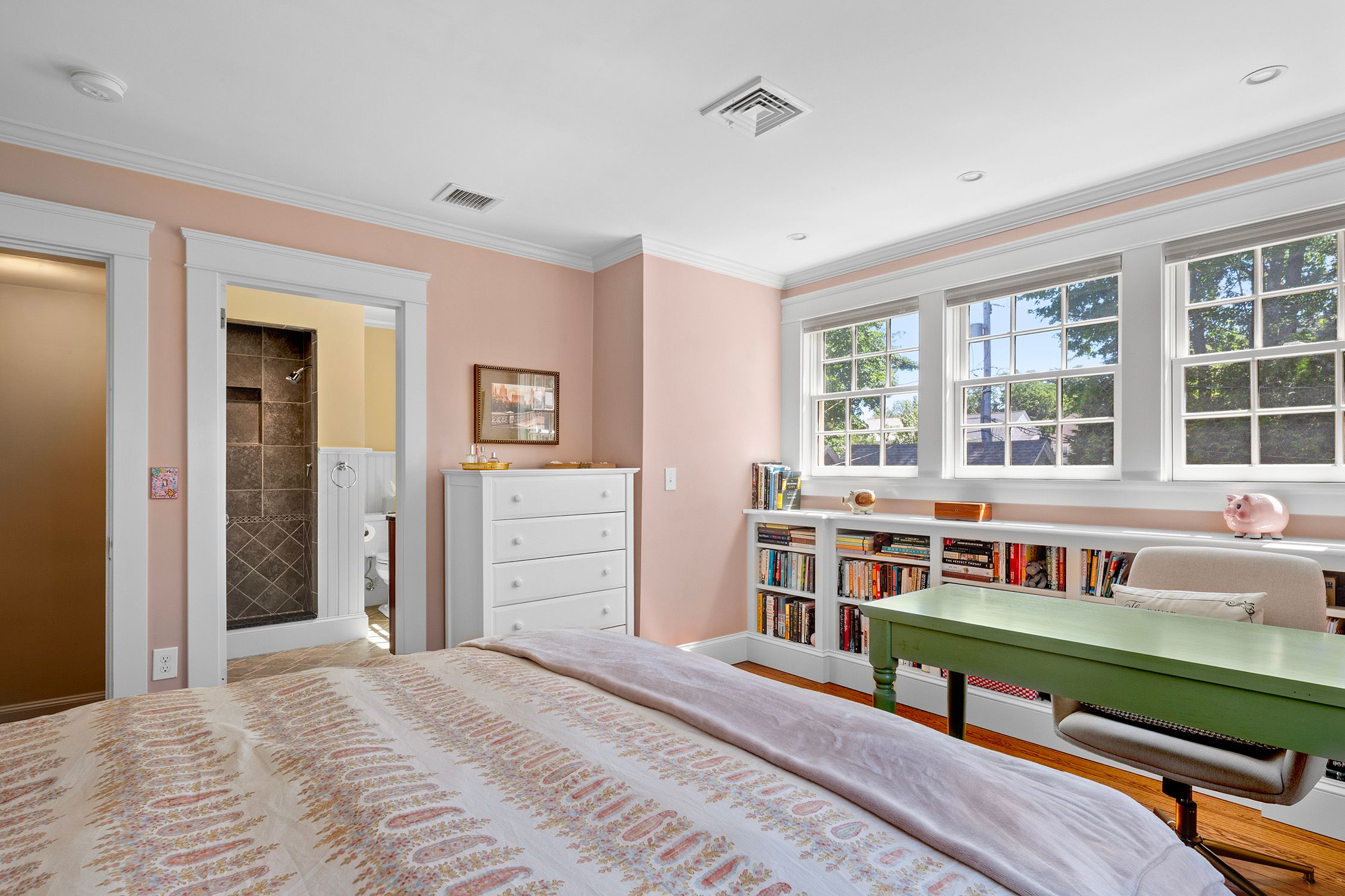  Classic Newport Colonial - 物件實景