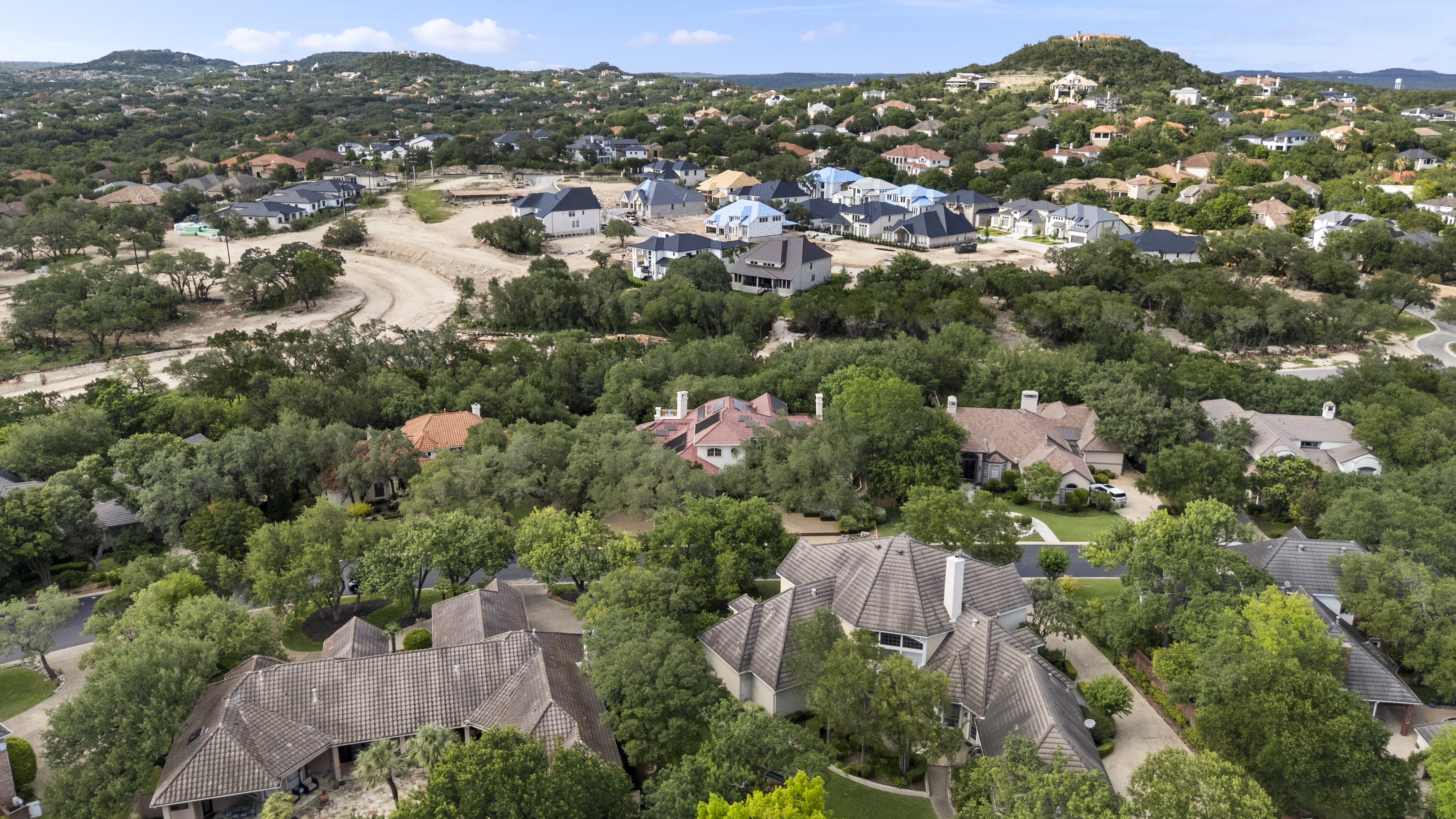  Grand Dominion Estate Showcasing Luxury, Privacy & Architectural Excellence - 物件實景
