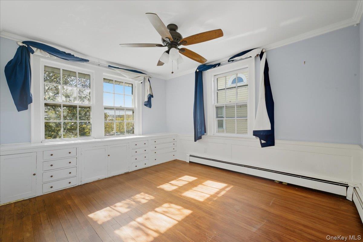 Mineola, New York, 11501, United States, 2 Bedrooms Bedrooms, ,2 BathroomsBathrooms,Residential,For Sale,1999763