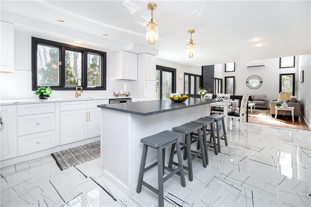 East Greenwich, Rhode Island, 02818, United States, 3 Bedrooms Bedrooms, ,3 BathroomsBathrooms,Residential,For Sale,1905846