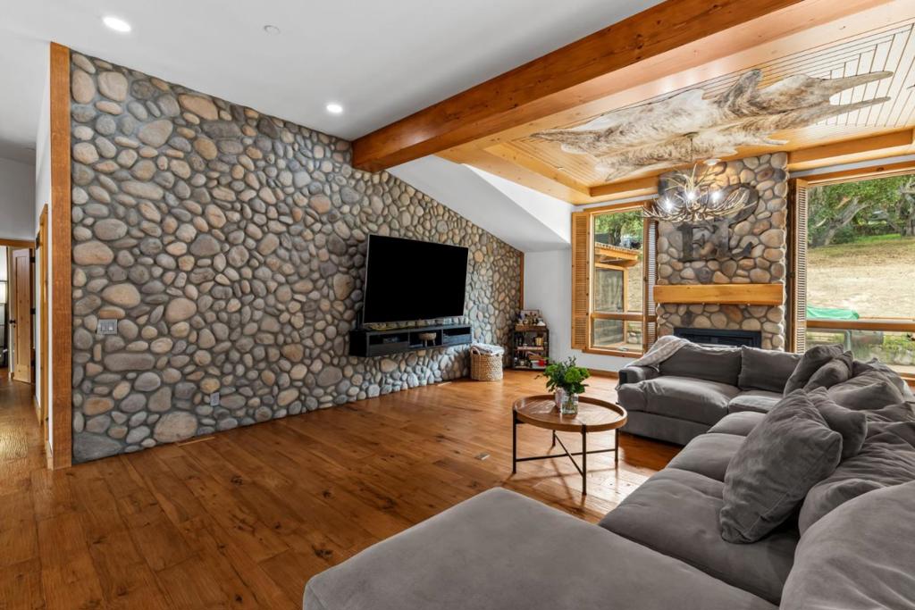 Salinas, California, 93907, United States, 3 Bedrooms Bedrooms, ,4 BathroomsBathrooms,Residential,For Sale,1974769