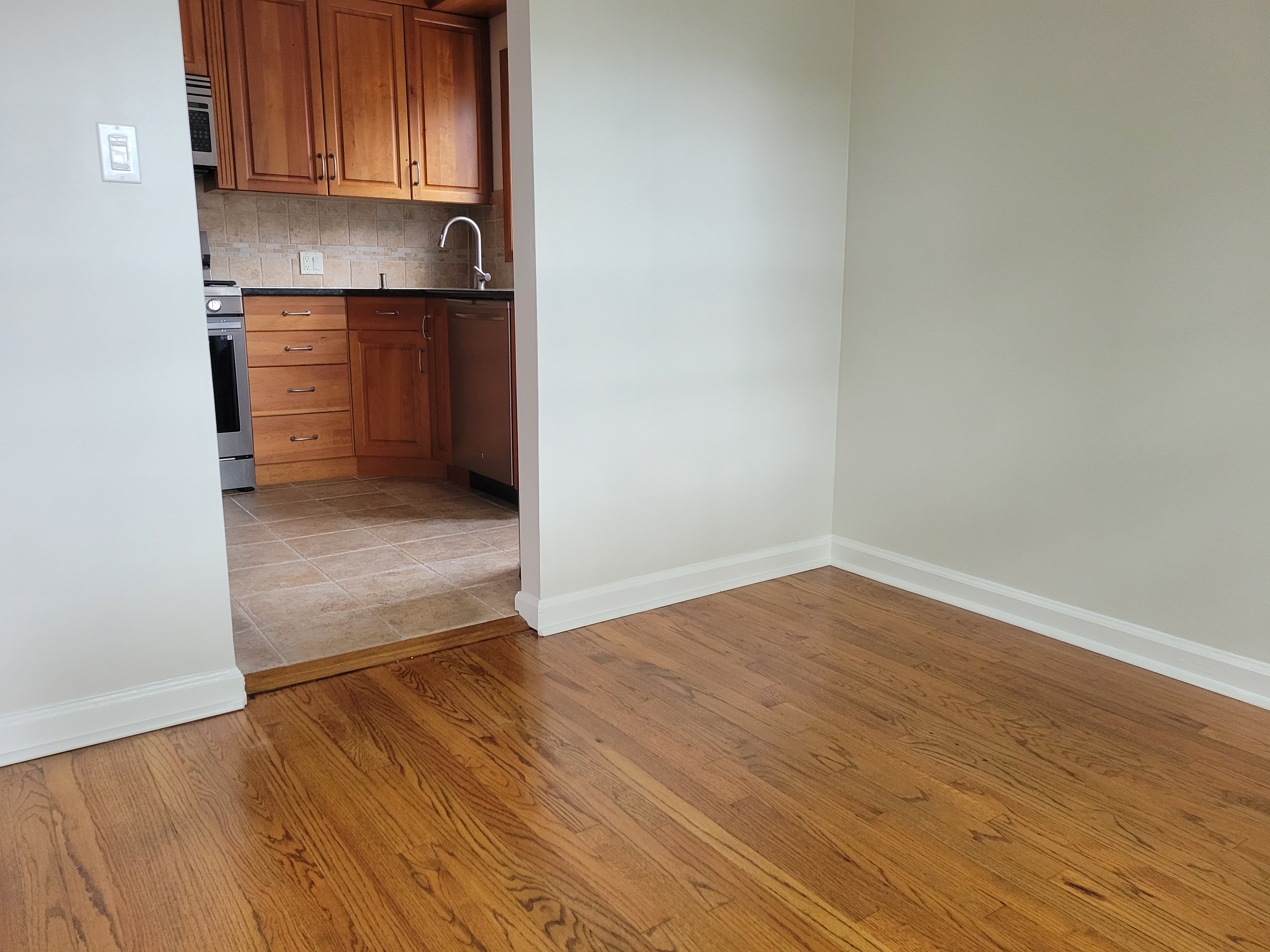 New Hyde Park, New York, 11040, United States, 4 Bedrooms Bedrooms, ,3 BathroomsBathrooms,Residential,For Sale,1928369