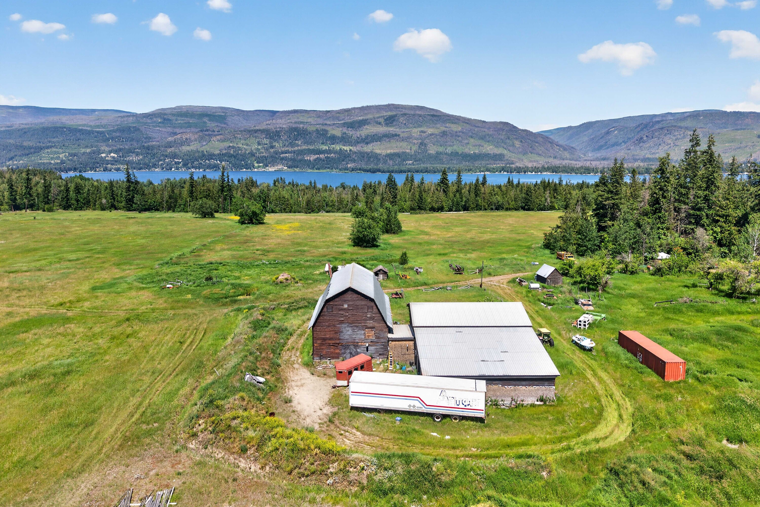  158 Acre Lakeview Homestead - 物件實景