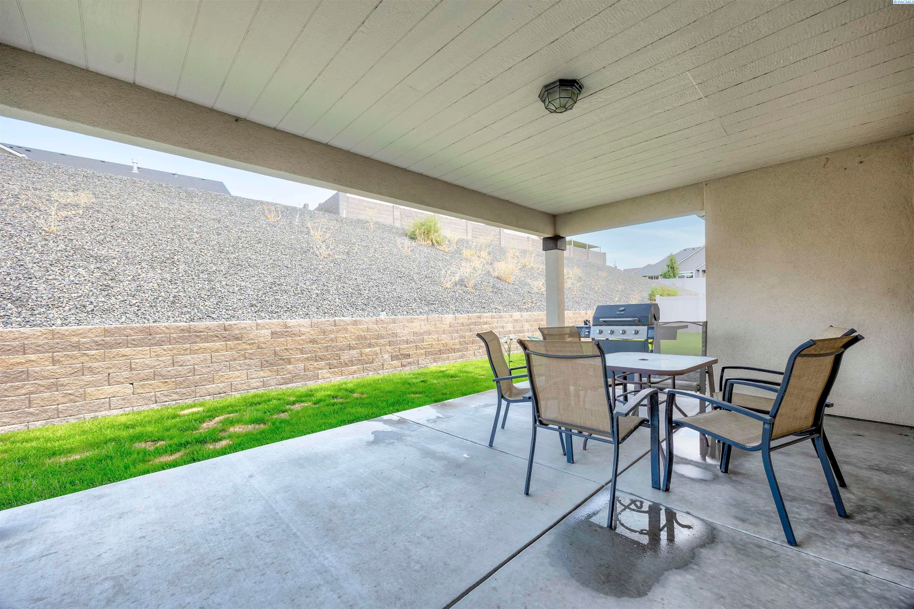 Kennewick, Washington, 99338, United States, 3 Bedrooms Bedrooms, ,2 BathroomsBathrooms,Residential,For Sale,1943089
