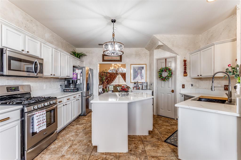 Carrollton, Texas, 75010, United States, 4 Bedrooms Bedrooms, ,4 BathroomsBathrooms,Residential,For Sale,2019559