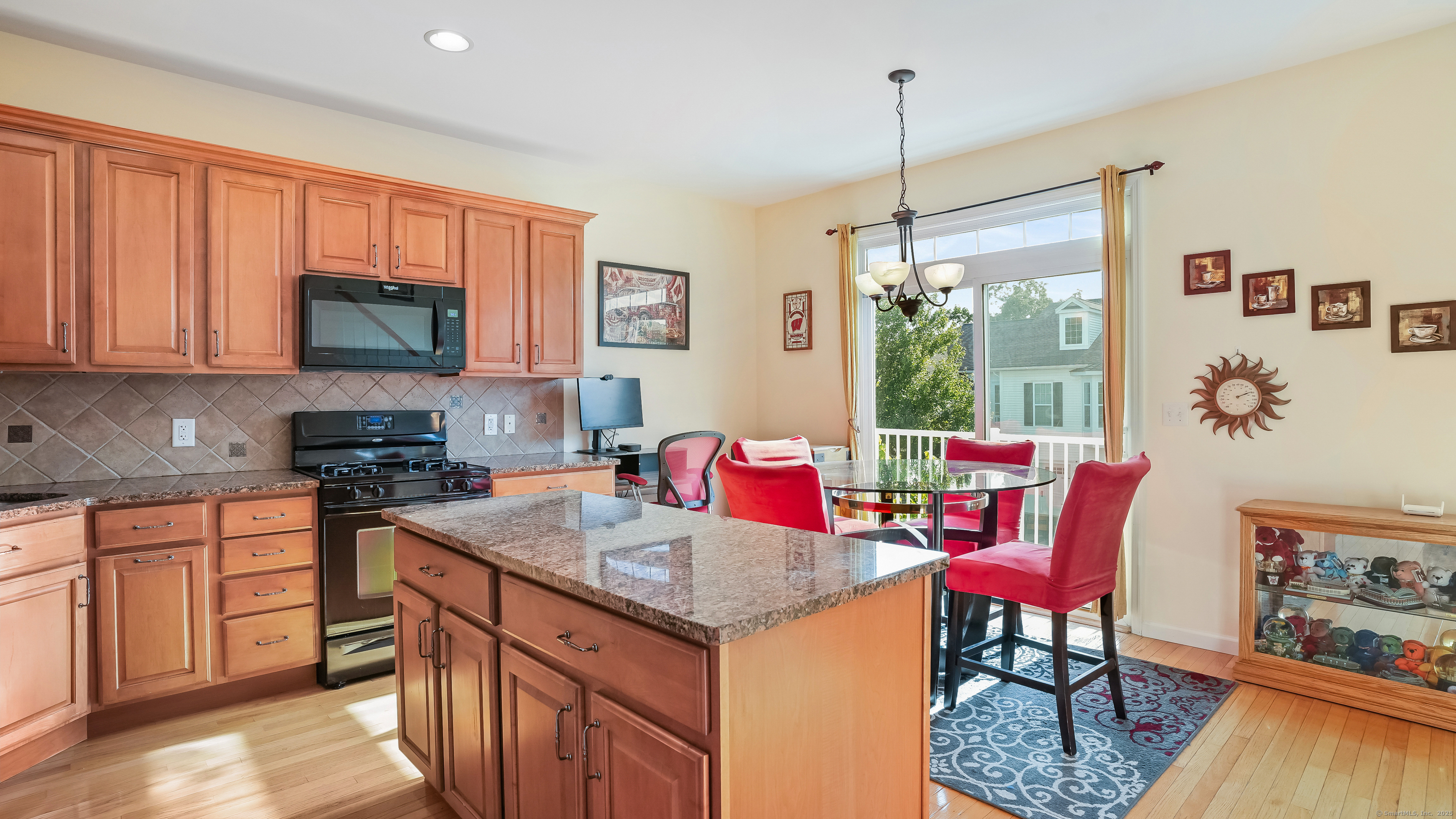 Danbury, Connecticut, 06810, United States, 2 Bedrooms Bedrooms, ,3 BathroomsBathrooms,Residential,For Sale,1925602
