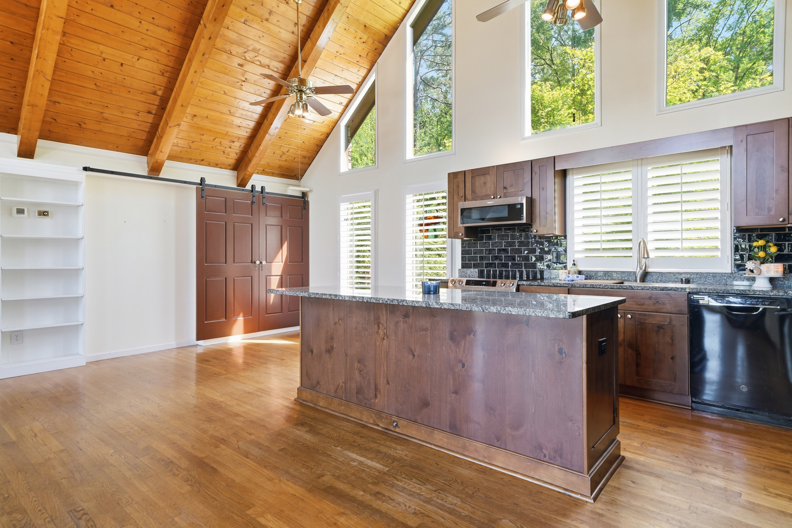  Ideal Cabin Escape Ready for Your Riverfront Lifestyle - 物件實景