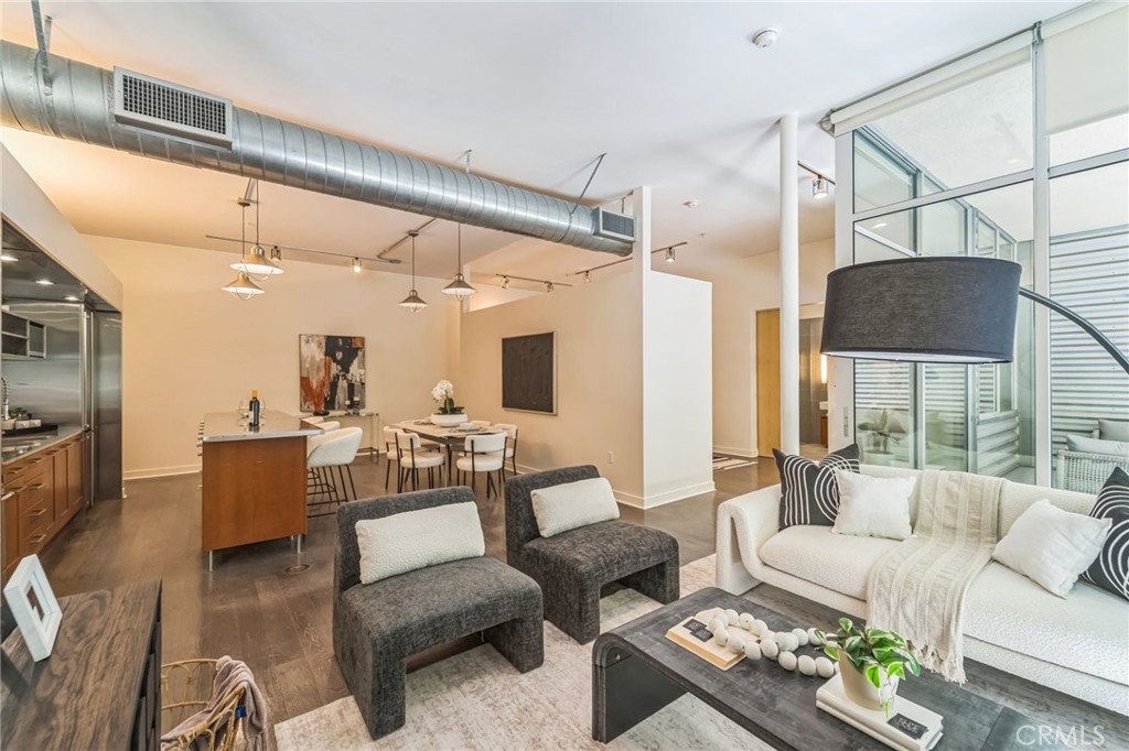 Marina del Rey, California, 90292, United States, 2 Bedrooms Bedrooms, ,1 BathroomBathrooms,Residential,For Sale,1901416