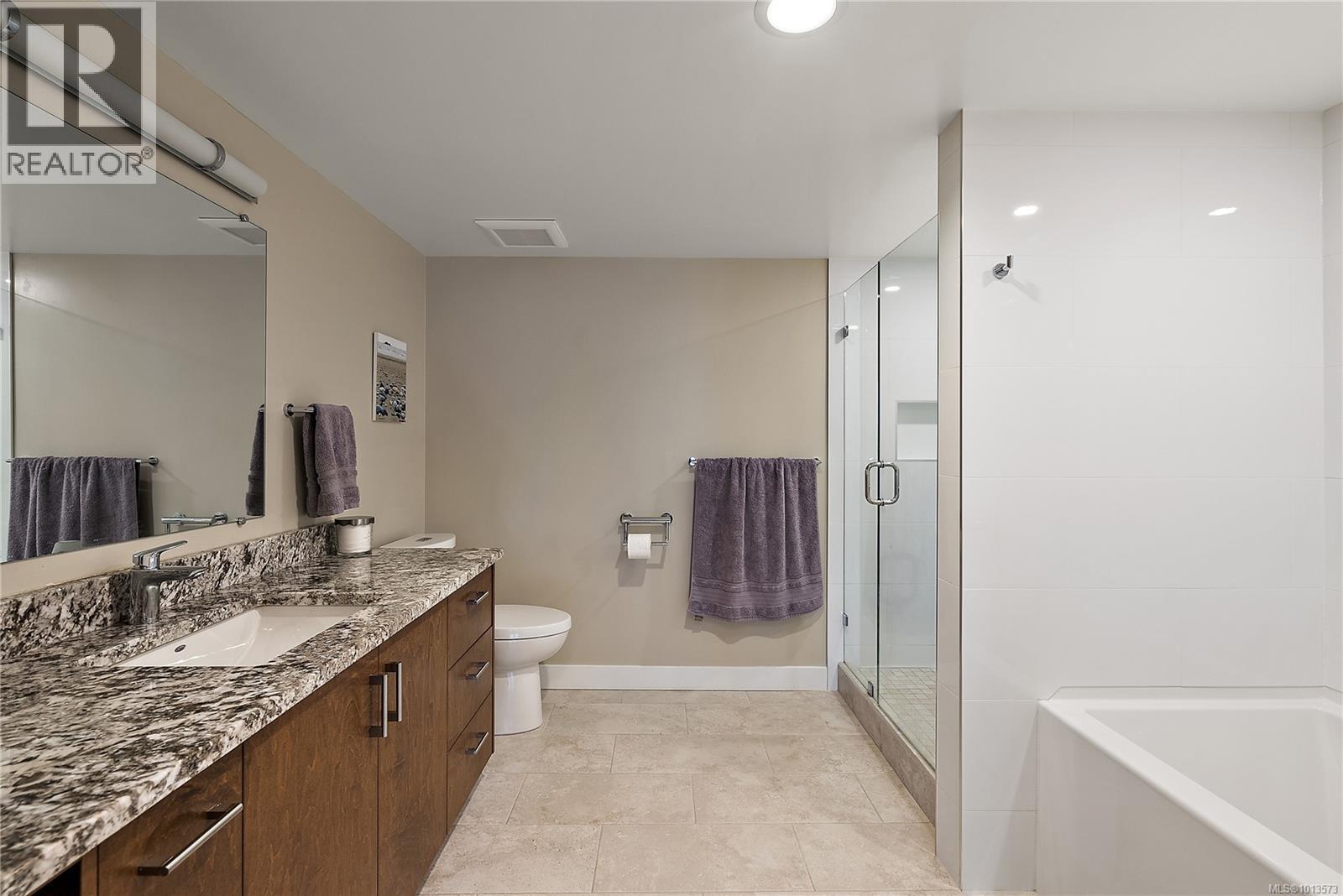 VICTORIA, British Columbia, V8V 4Y1, CA, 2 Bedrooms Bedrooms, ,2 BathroomsBathrooms,Residential,For Sale,1951175