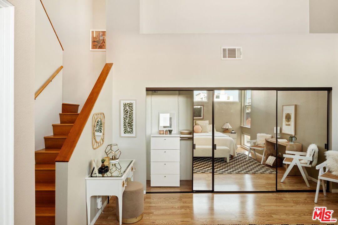 Los Angeles, California, 90034, United States, 2 Bedrooms Bedrooms, ,3 BathroomsBathrooms,Residential,For Sale,1991058