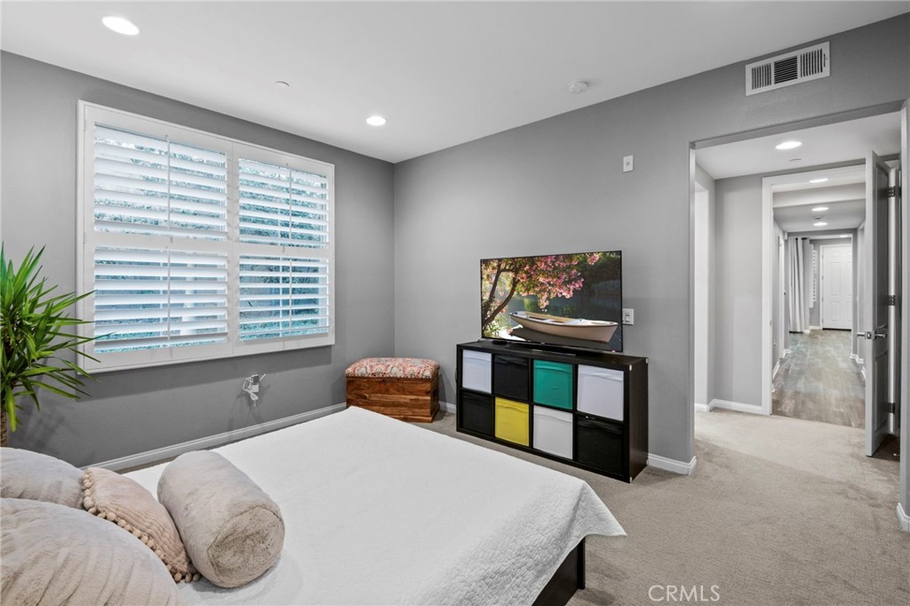 Irvine, California, 92618, United States, 2 Bedrooms Bedrooms, ,2 BathroomsBathrooms,Residential,For Sale,1987826