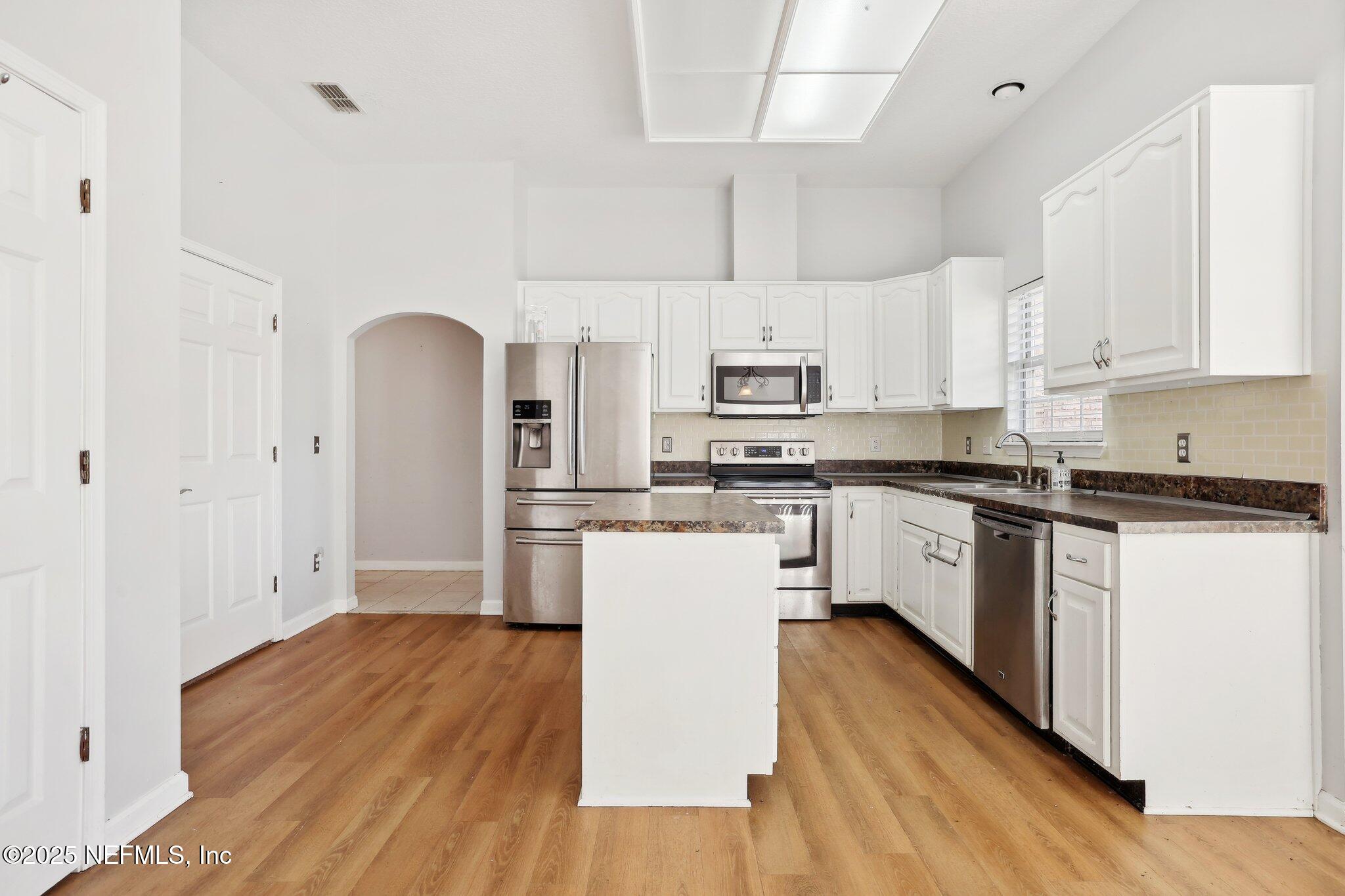Jacksonville, Florida, 32219, United States, 6 Bedrooms Bedrooms, ,4 BathroomsBathrooms,Residential,For Sale,1908574