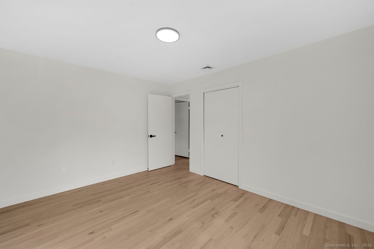 Milford, Connecticut, 06461, United States, 4 Bedrooms Bedrooms, ,3 BathroomsBathrooms,Residential,For Sale,1932741