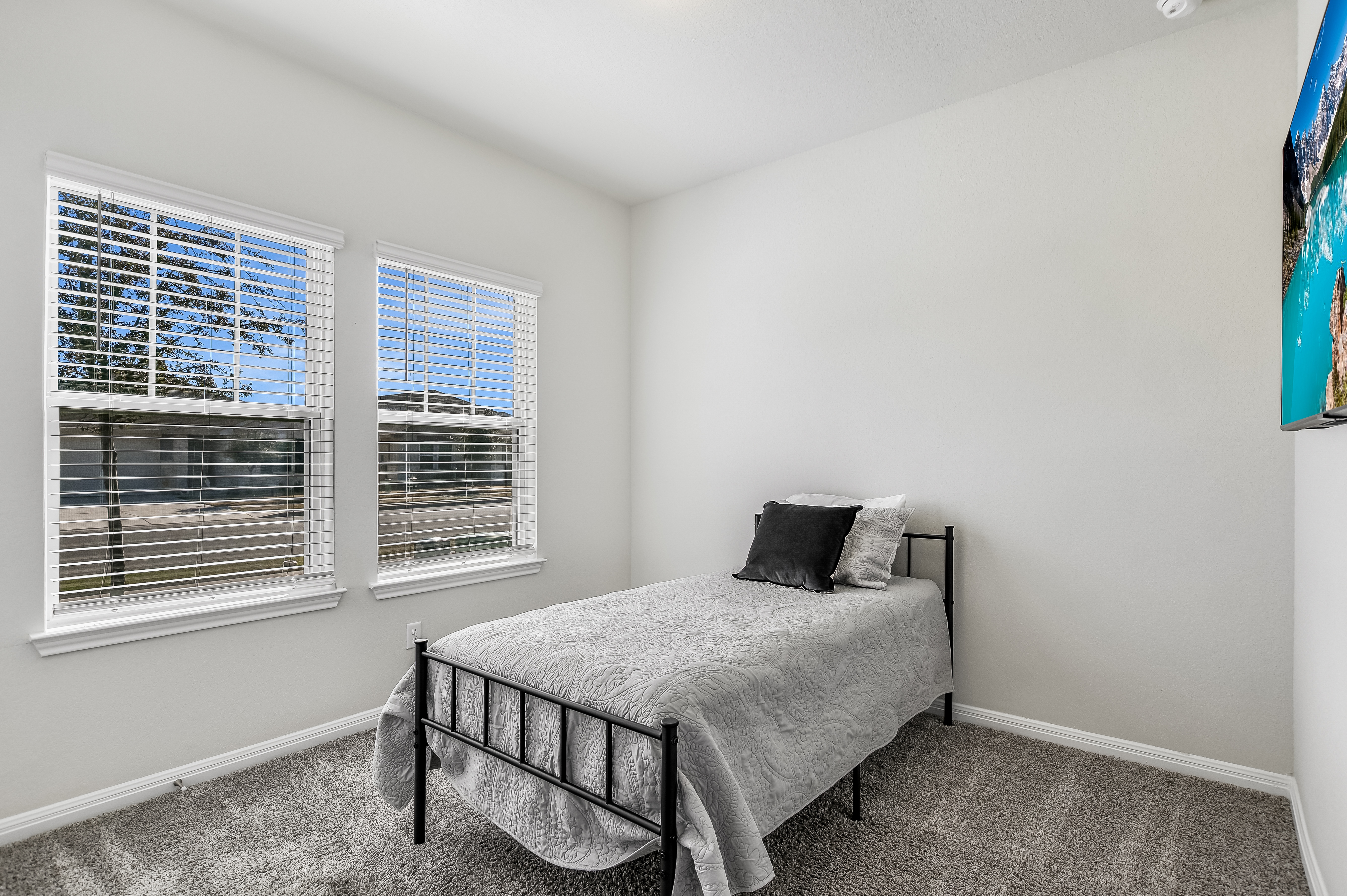  Immaculate Corner-Lot Home - 物件實景