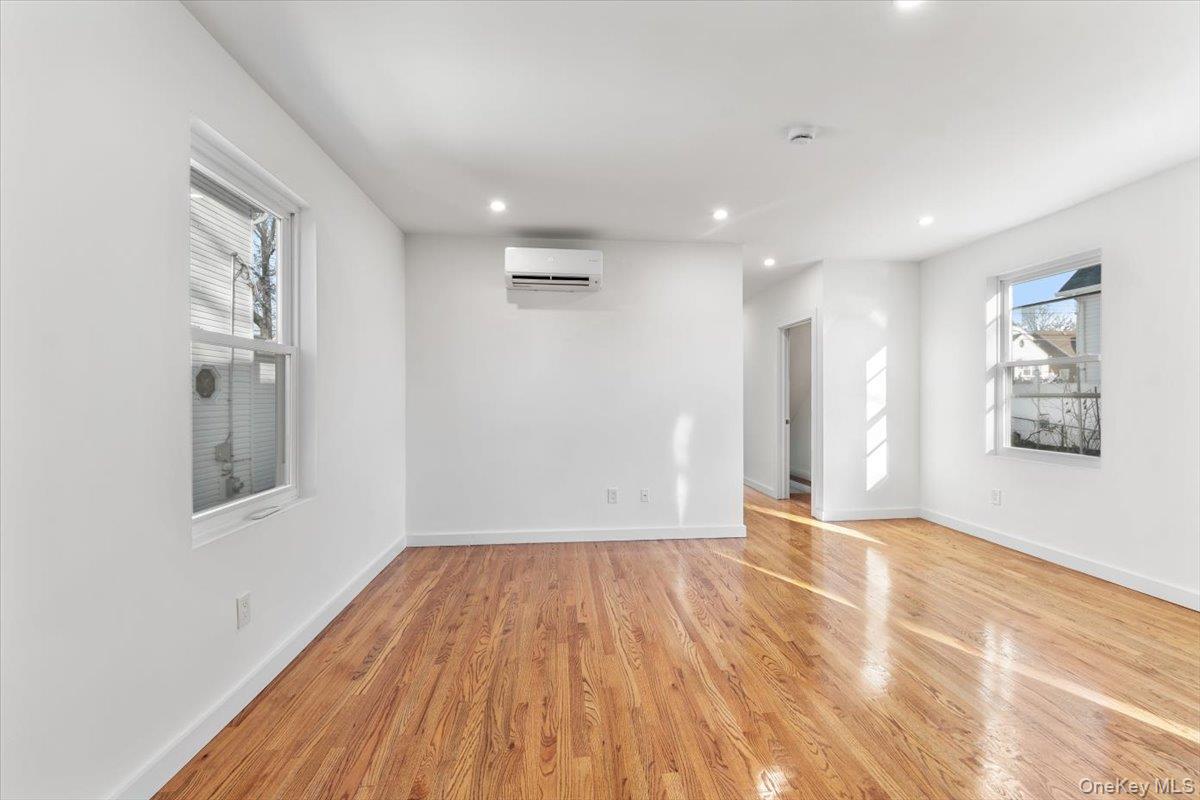 Bronx, New York, 10465, United States, ,Residential,For Sale,1981072