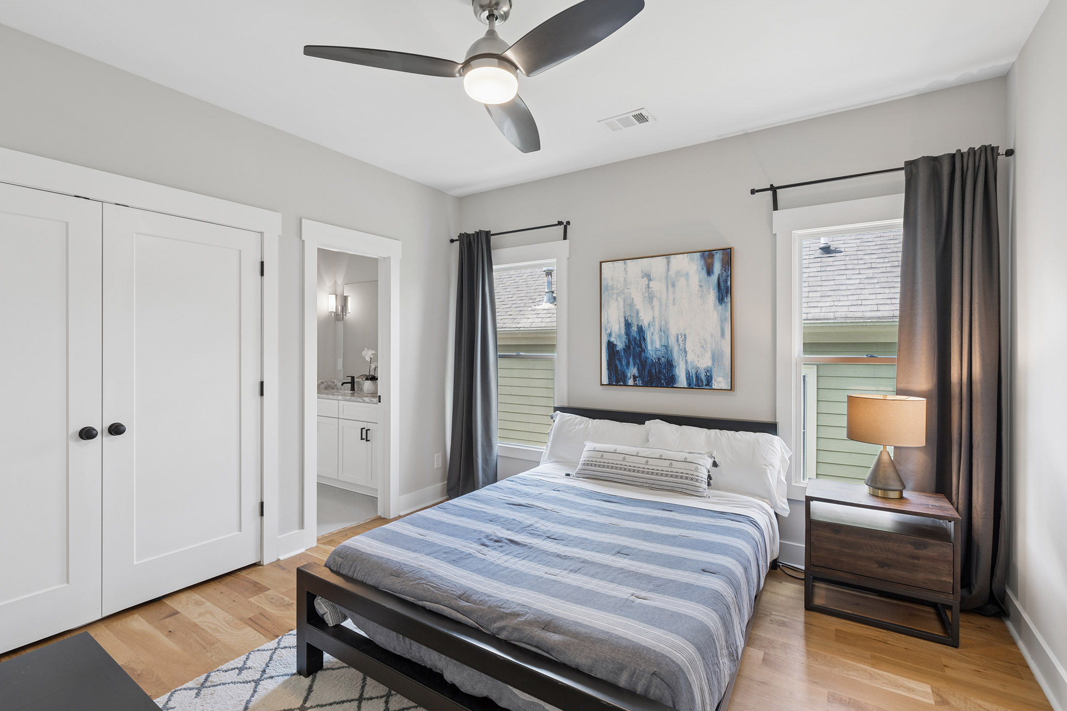  beautifully designed craftsman-style townhome near grant  park - 物件實景