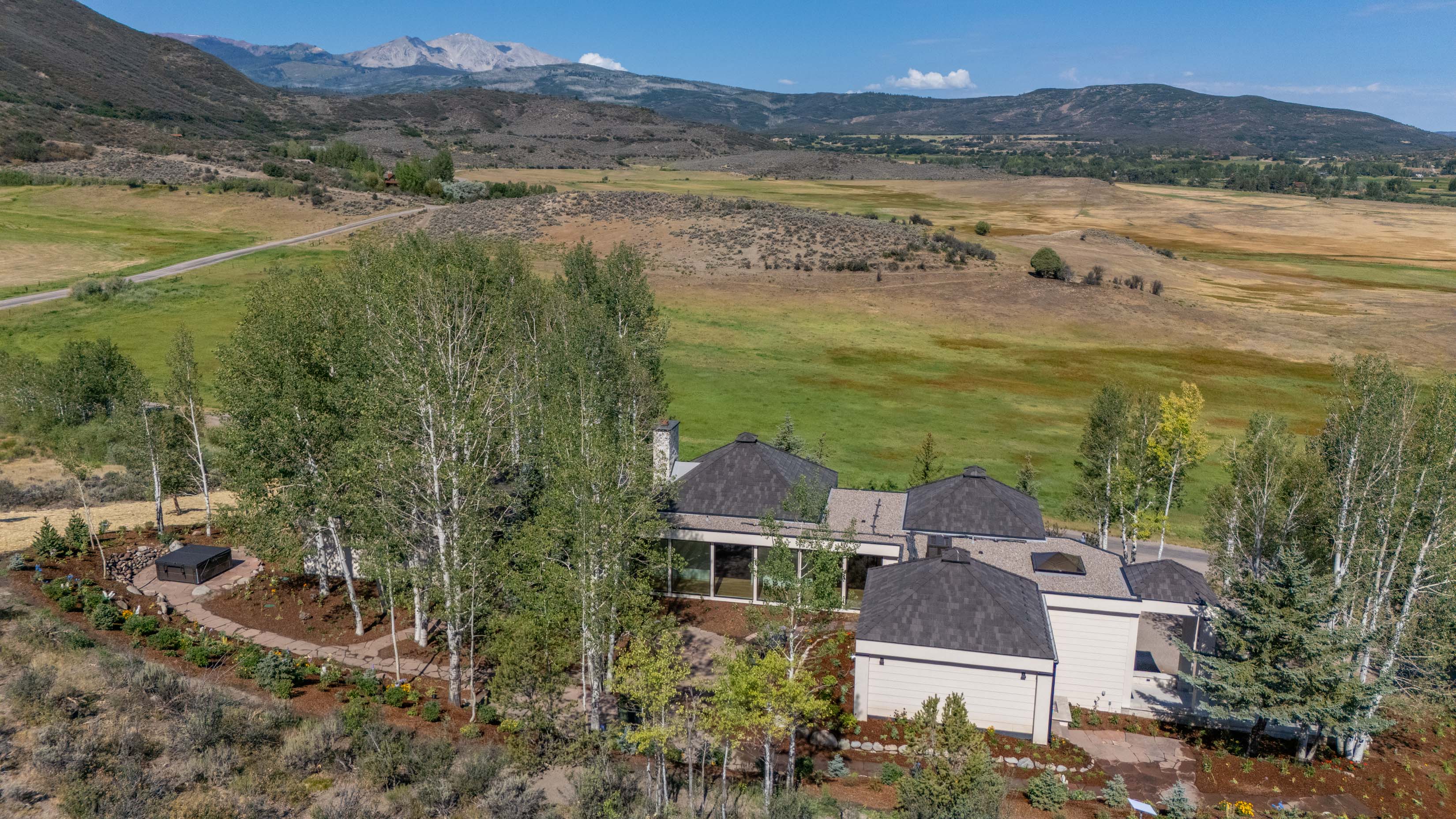  A Beautifully Reimagined Lazy O Ranch Estate with Unparalleled Mt. Sopris Views - 物件實景