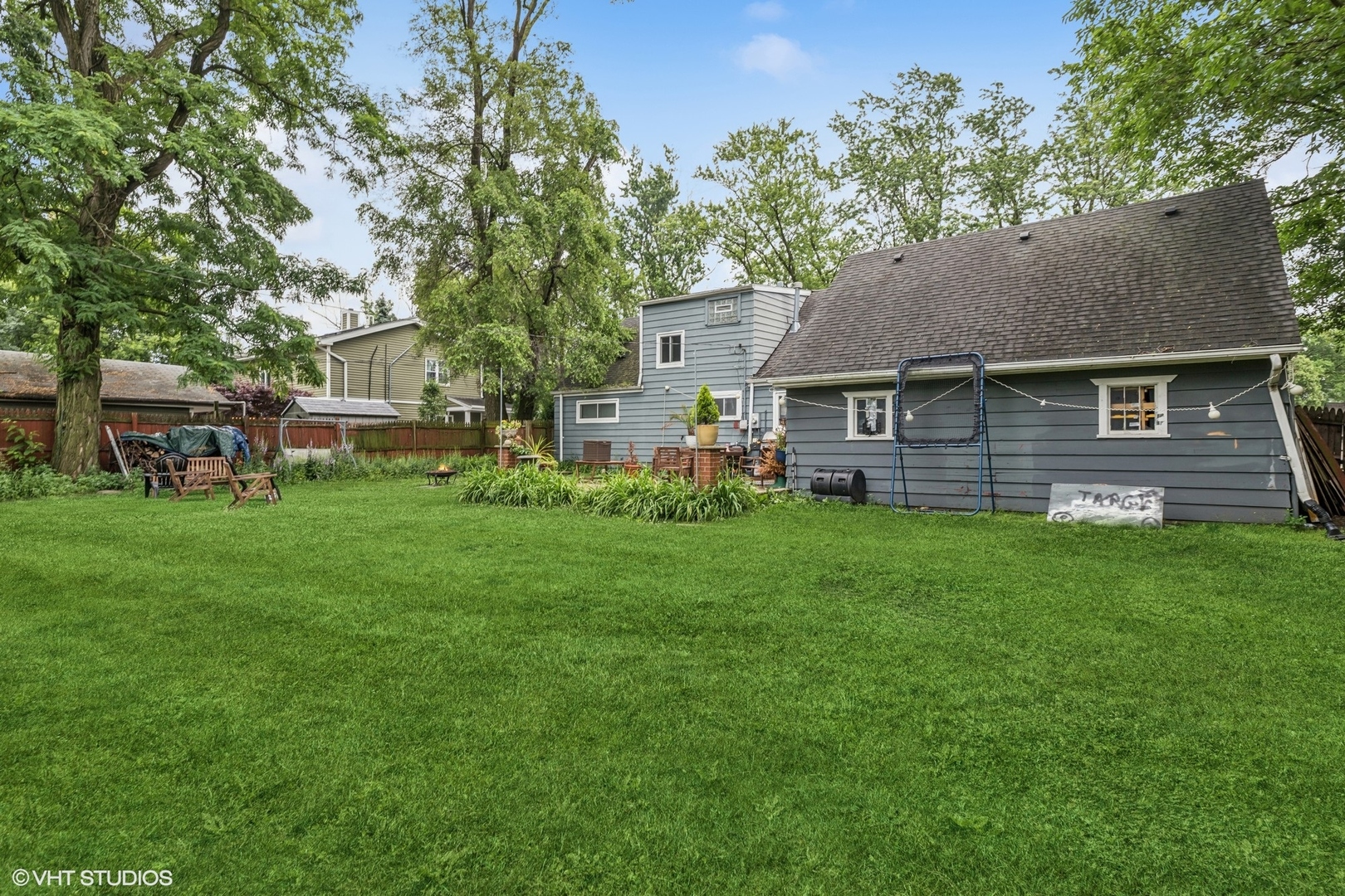 Glenview, Illinois, 60025, United States, 3 Bedrooms Bedrooms, ,2 BathroomsBathrooms,Residential,For Sale,1876560